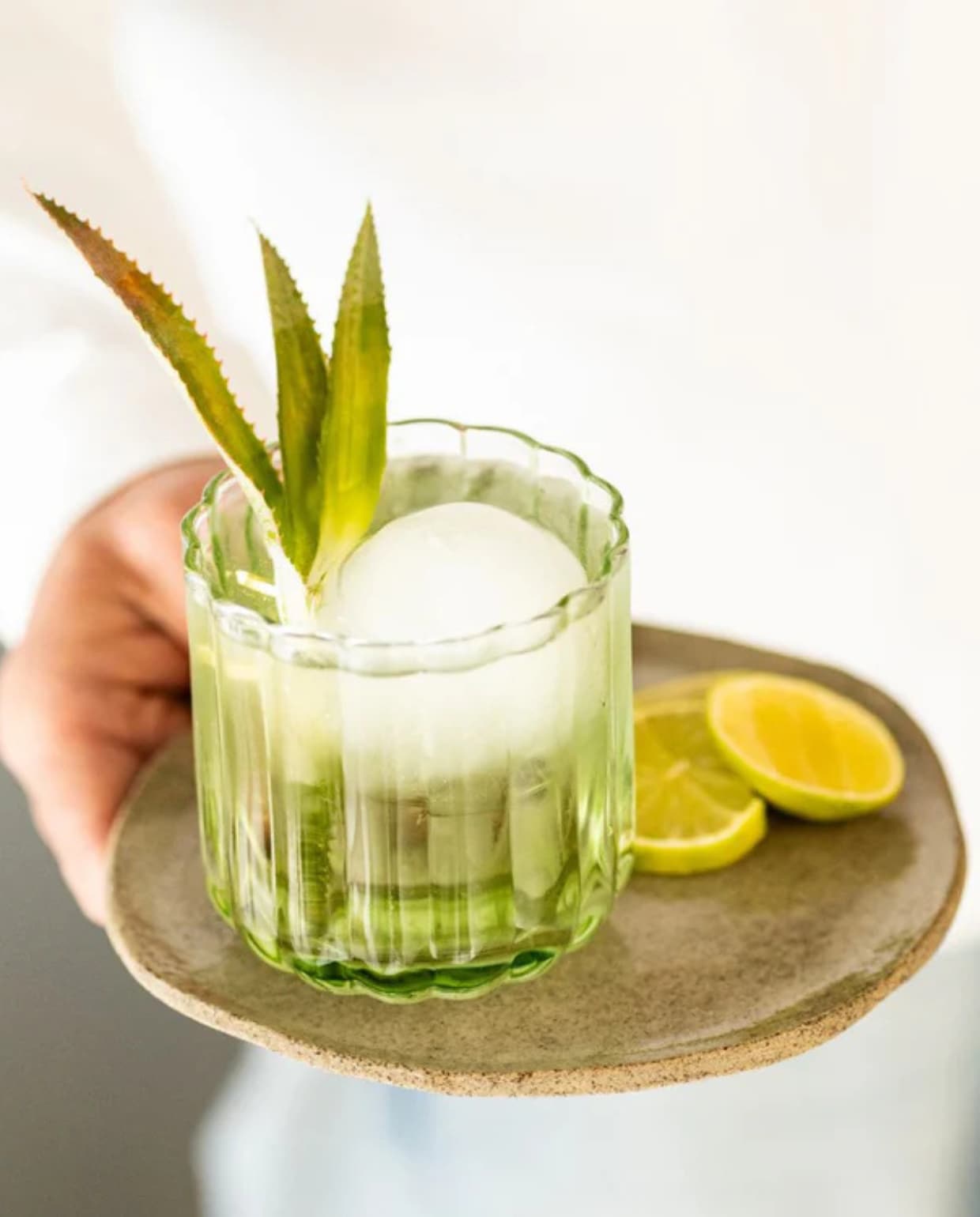 Glazen tumbler Gaia van Brût Homeware, set van 4 € 41,- (shop.vtwonen.nl). Brût Homeware