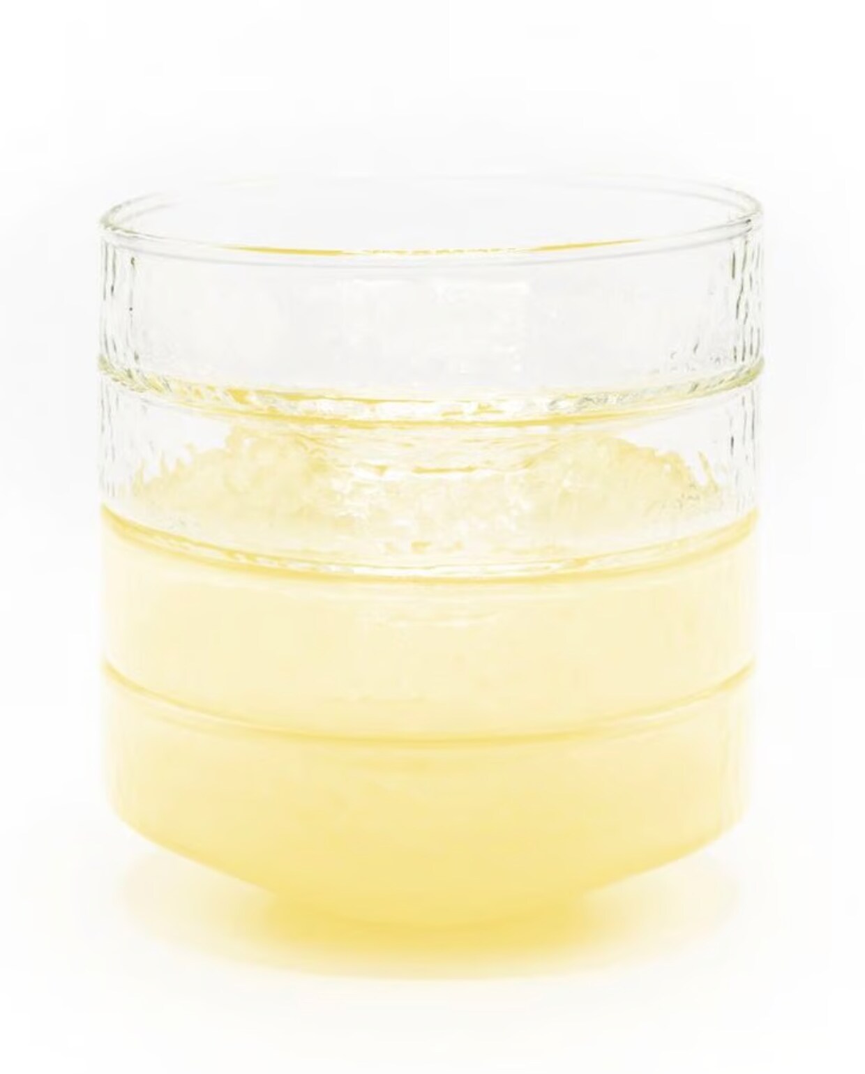 Glazen schaaltjes Claude van Brût Homeware in helder en geel topaas, set van 4 € 42,50 (shop.vtwonen.nl). Brût Homeware