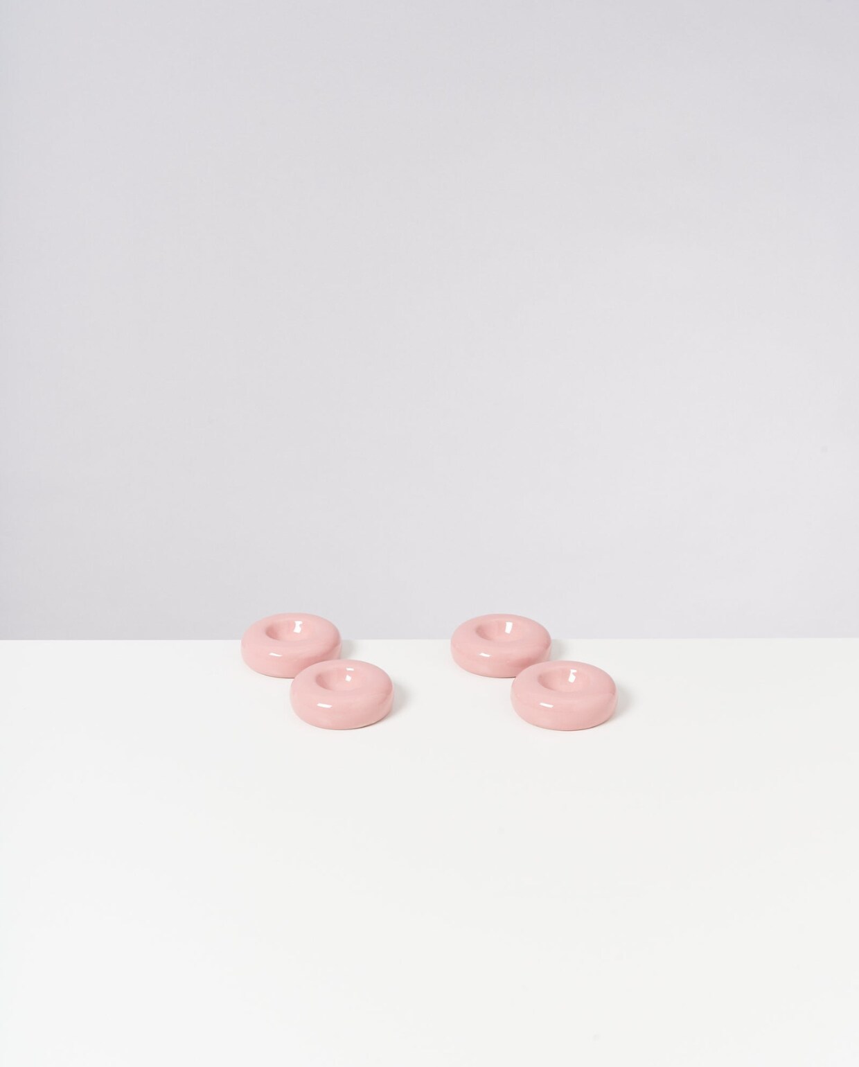 Steengoed eierdoppen Seia, 7,5x2,5 cm (Øxh) set van 4 € 47,60 (motelamiio.com). Motel a Miio