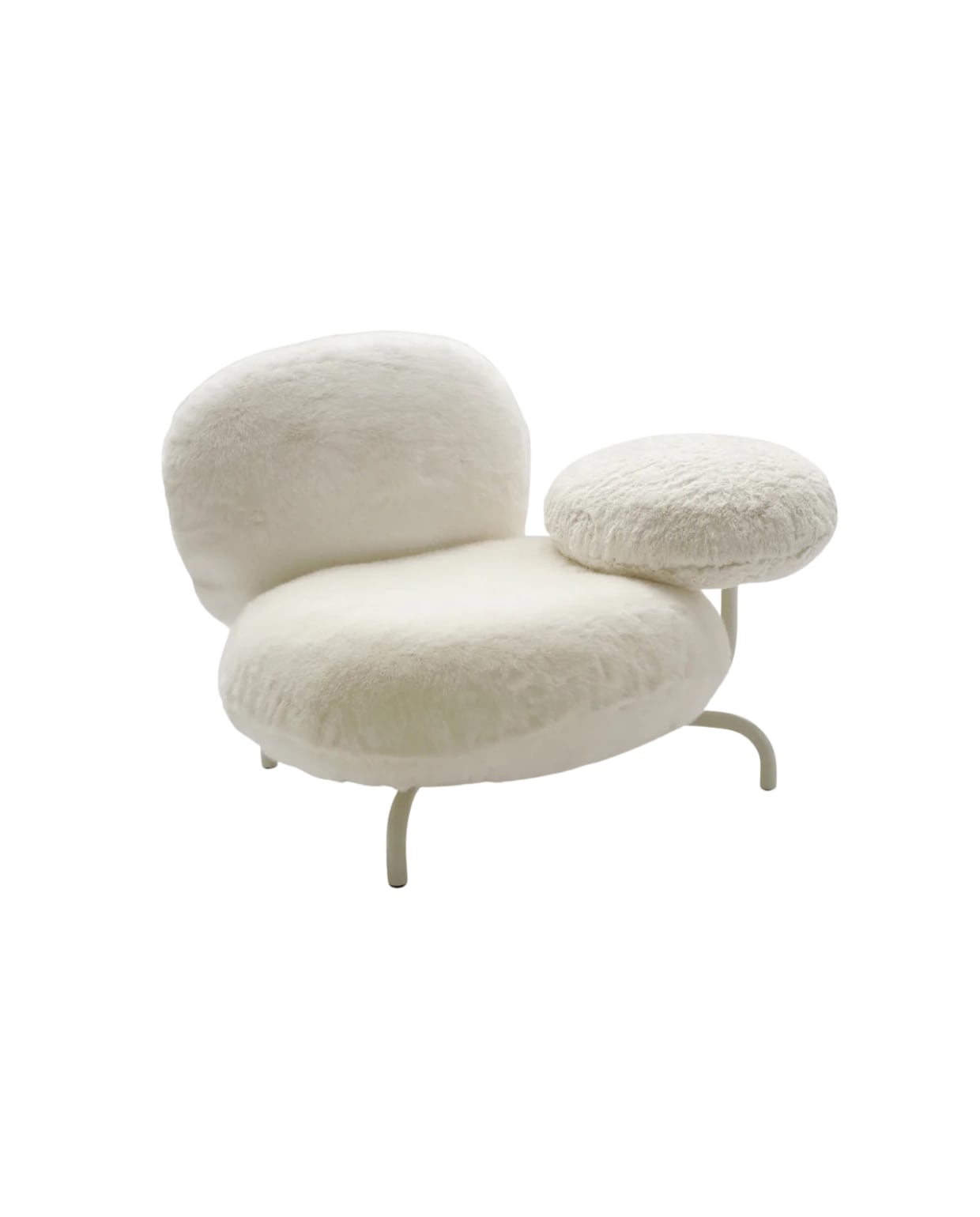 Armstoel Cipria van Fernando en Humberto Campana, 125x100x78 cm, gelakt staal, multiplex en polyester vacht, prijs op aanvraag, edra.com vtwonen stijlvol 03-2025 | fotografie Lisa Cohen | tekst Tanne Donjacour Gielen | productie Living agency