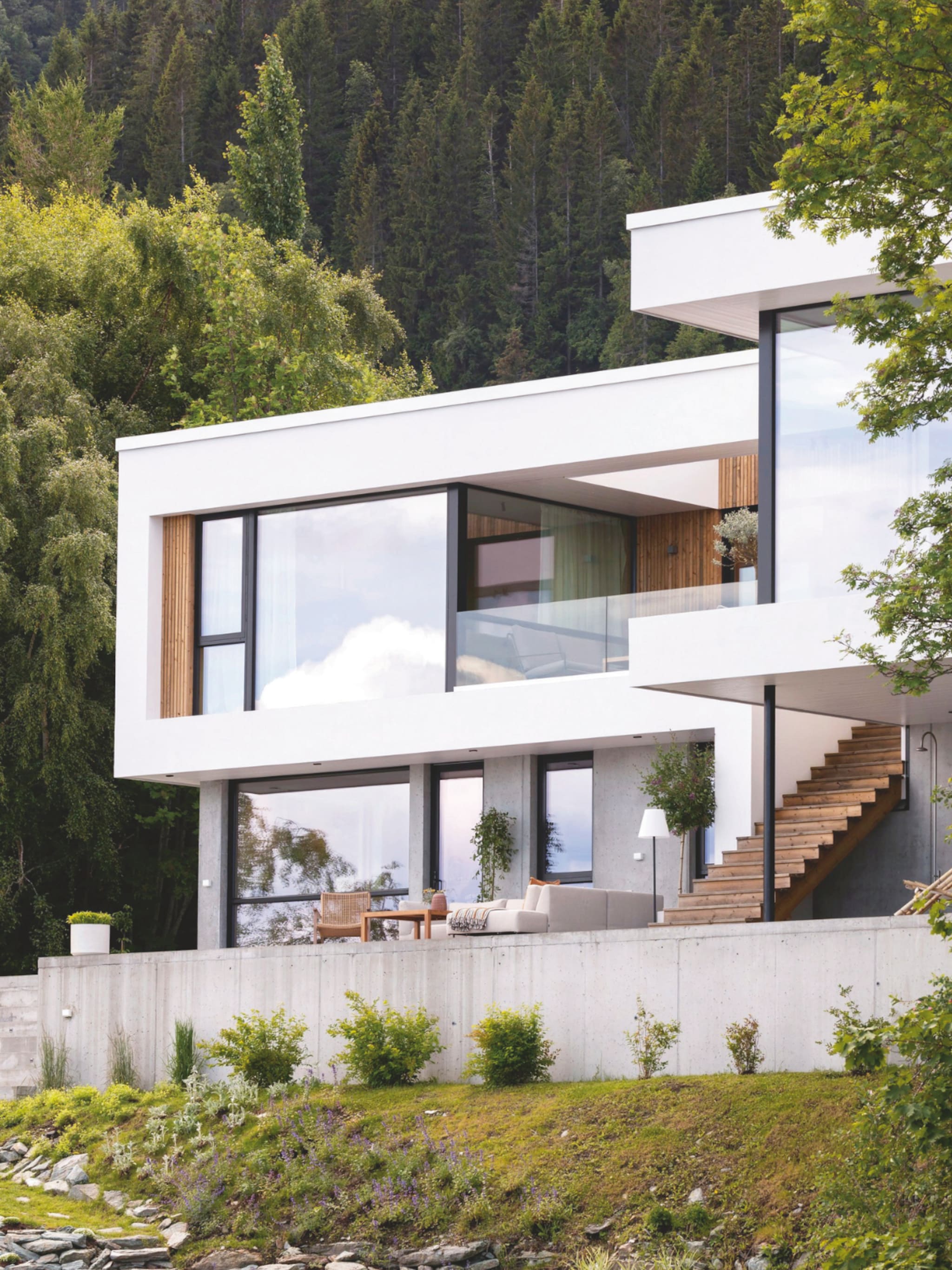 binnekijken in een villa aan fjord