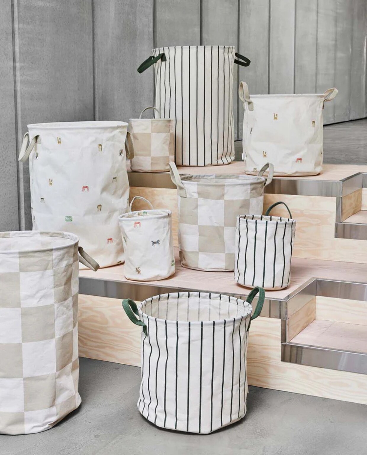 Shop via shop.vtwonen.nl: polyester was- en opbergmanden van Oyoy, vanaf € 7,-. Oyoy