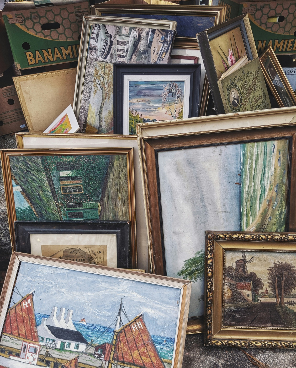 Rommelmarkt. Unsplash