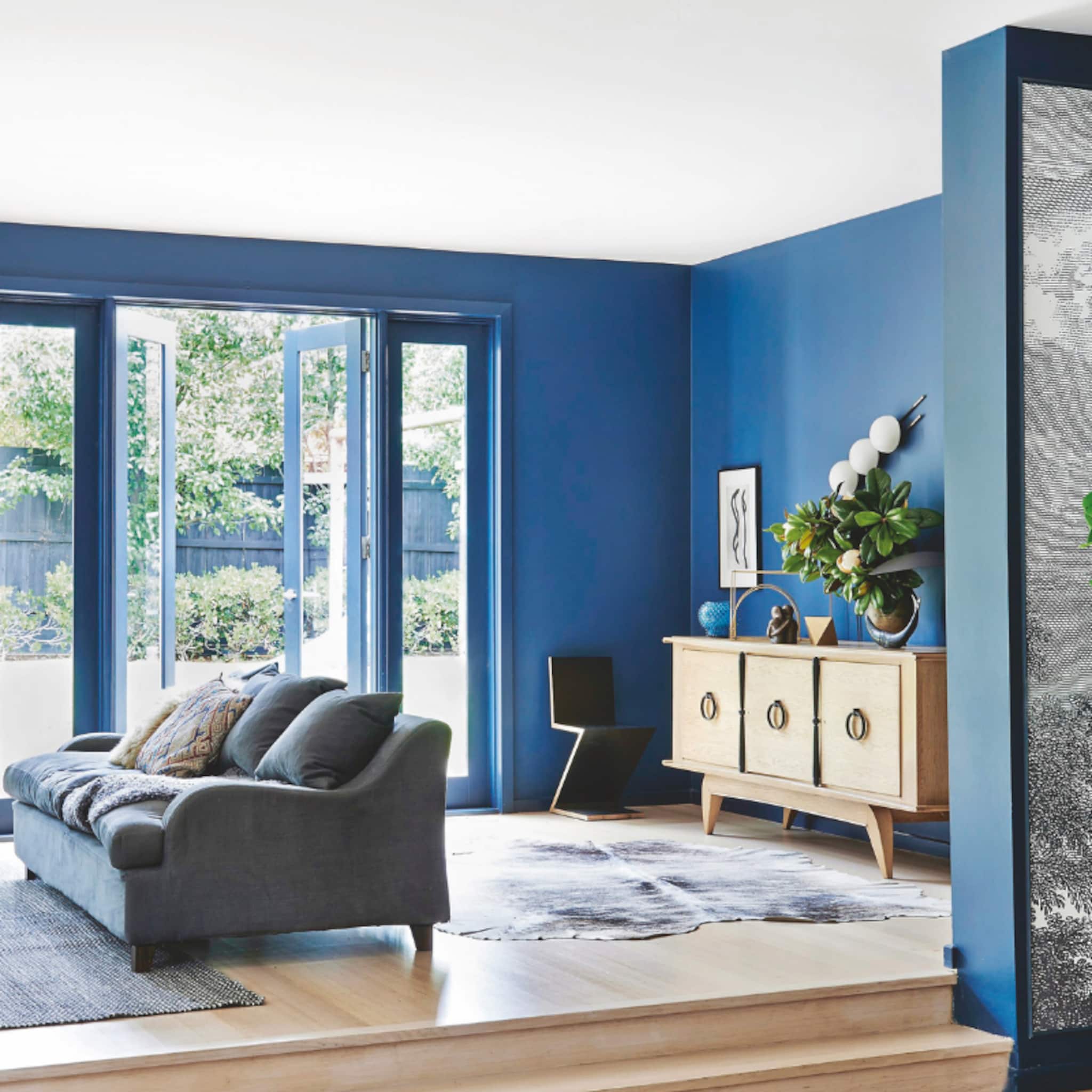 oude zuivelfabriek blauwe muren