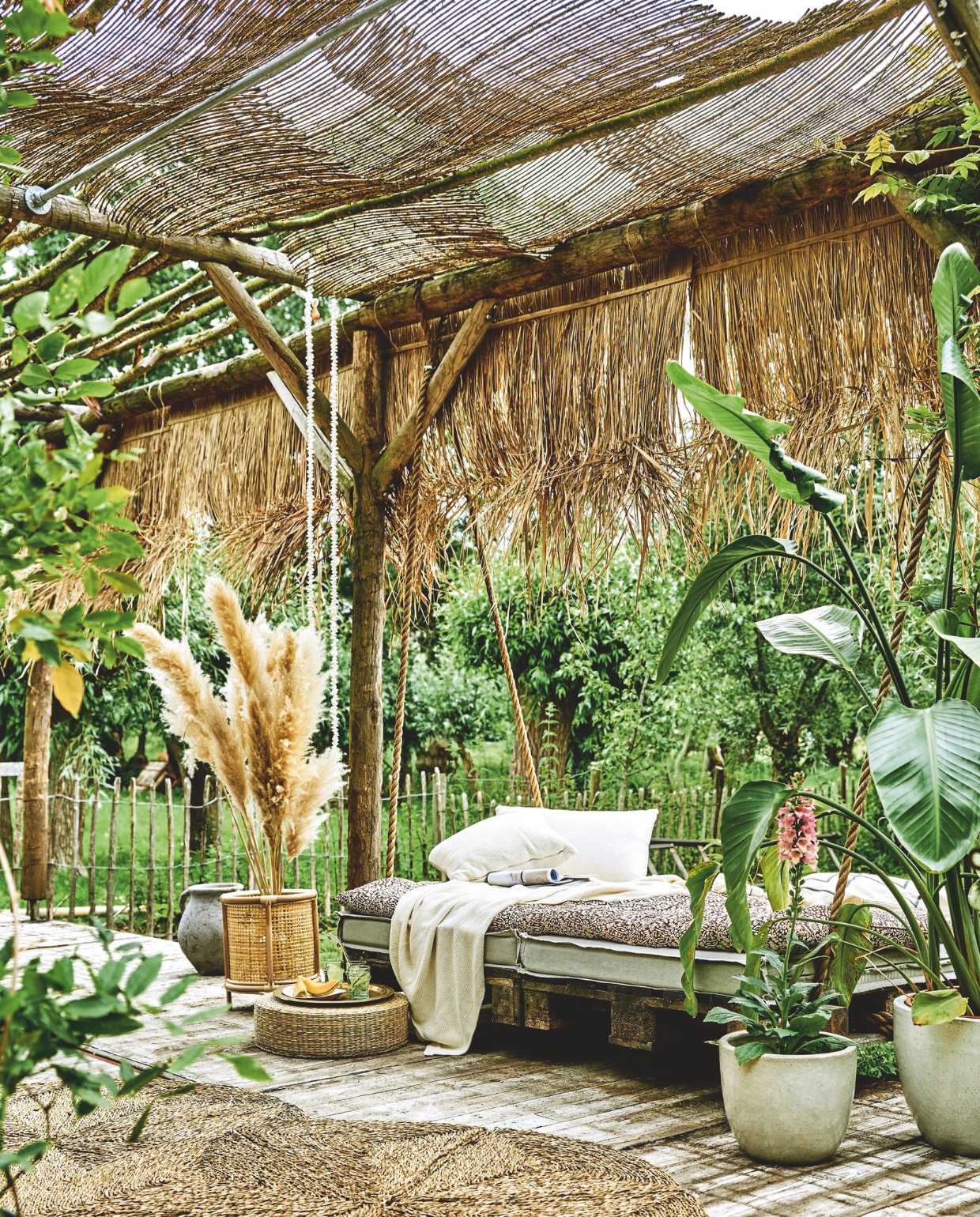 Alle items in beeld zijn privébezit. vtwonen zomerboek | styling Marit Saladini | fotografie Bart Brussee