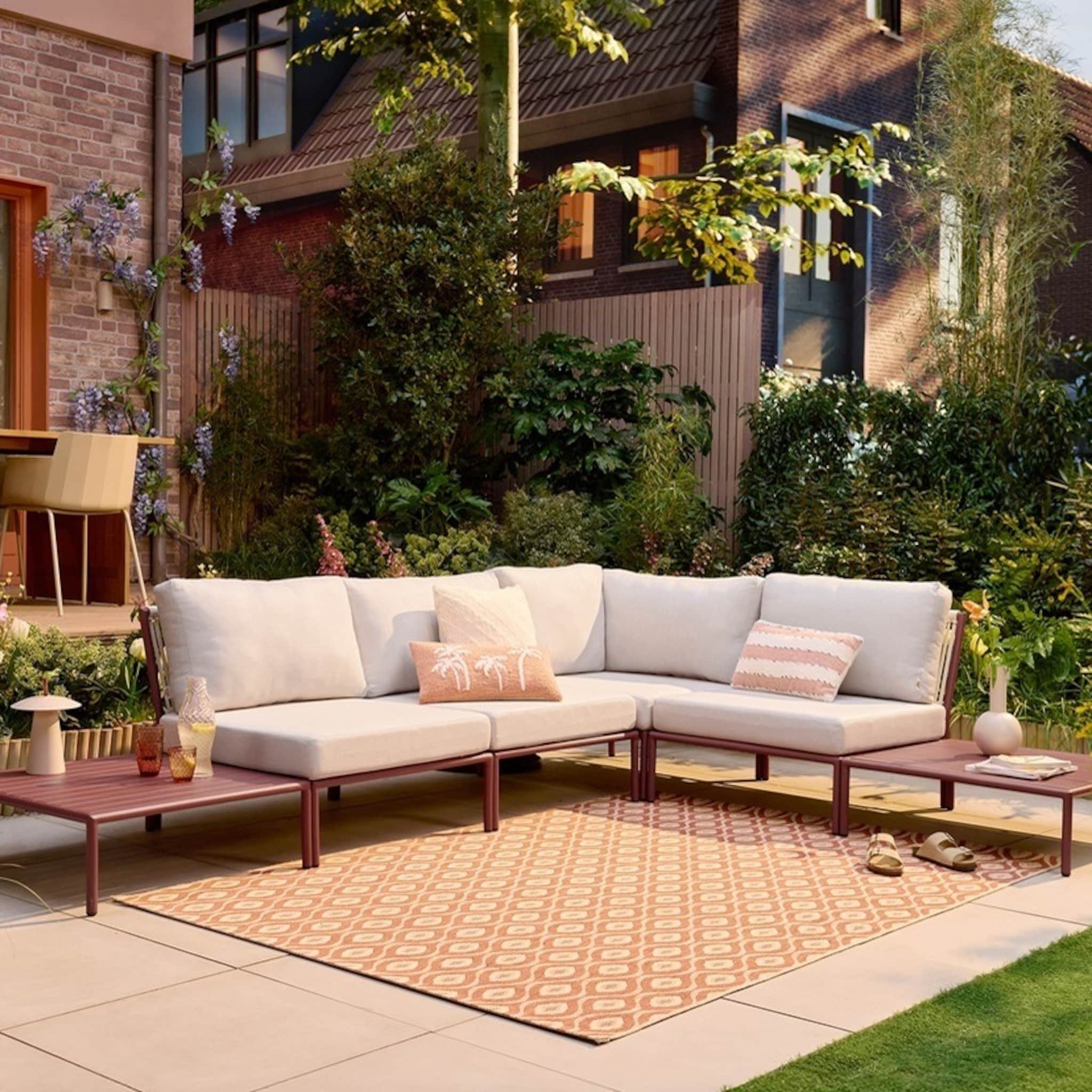 van ingetogen luxe tot kleurrijk boho 3 tuinstijlen voor een zomerse oase