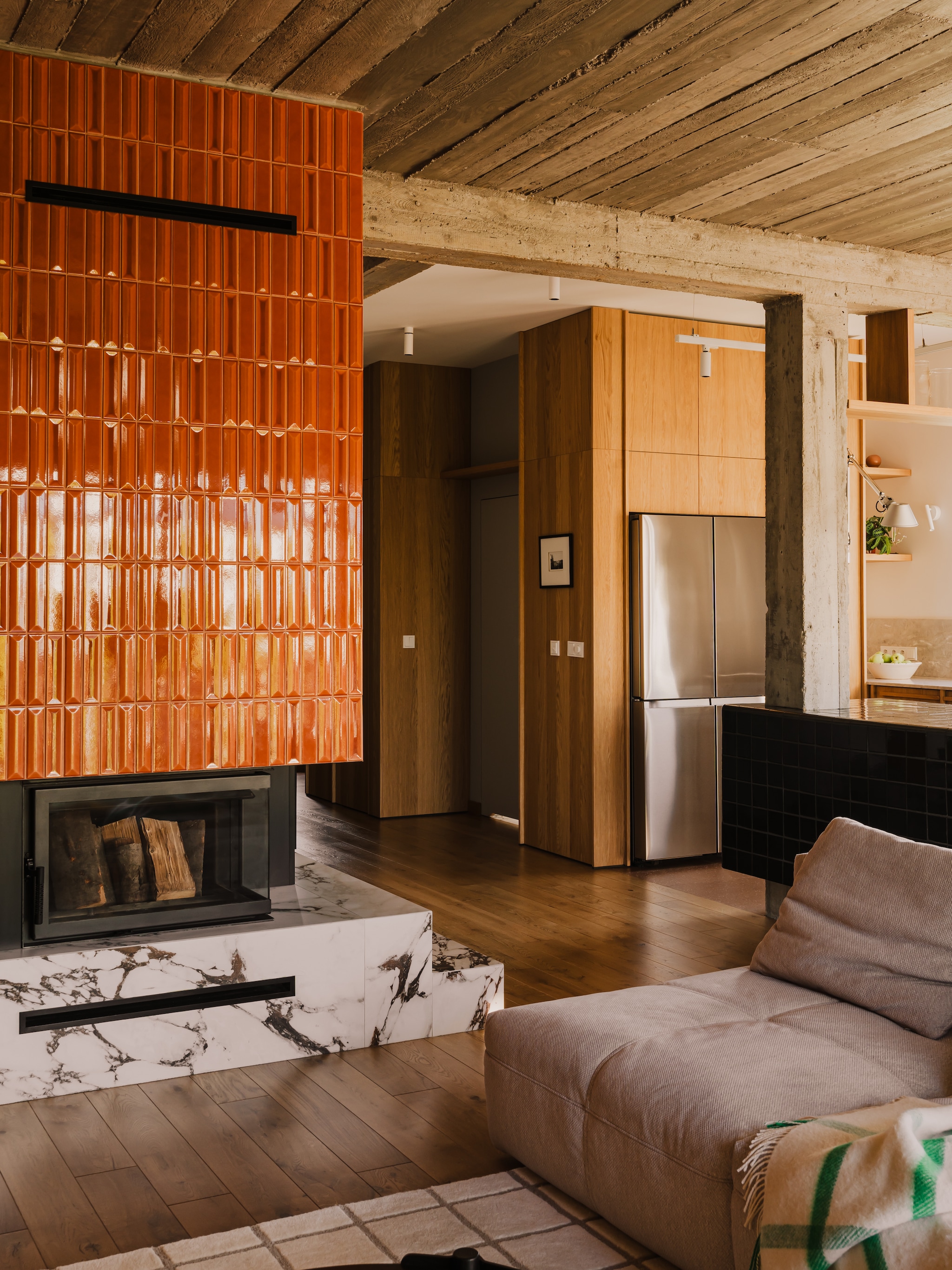 altijd in beweging binnenkijken in een rustige woning waar design schittert