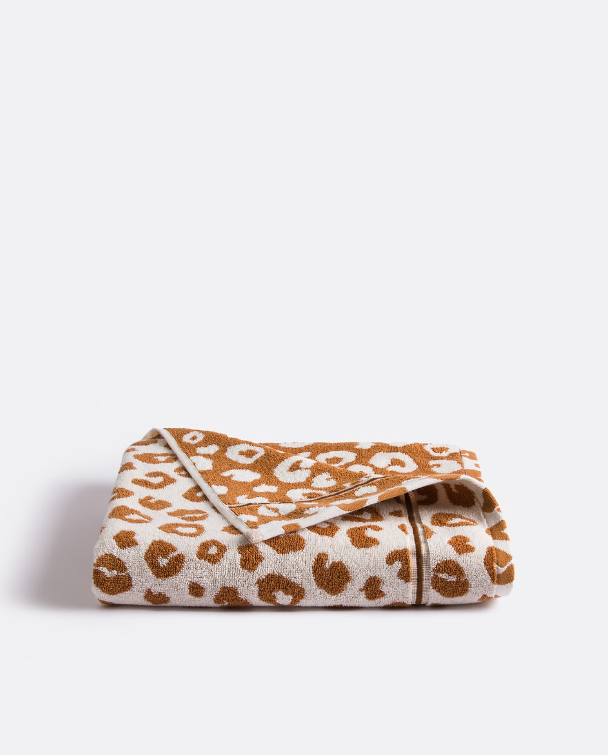 Katoenen Zani maxi badlaken, 100x150 cm €39,99,- (laredoute.nl). vtwonen