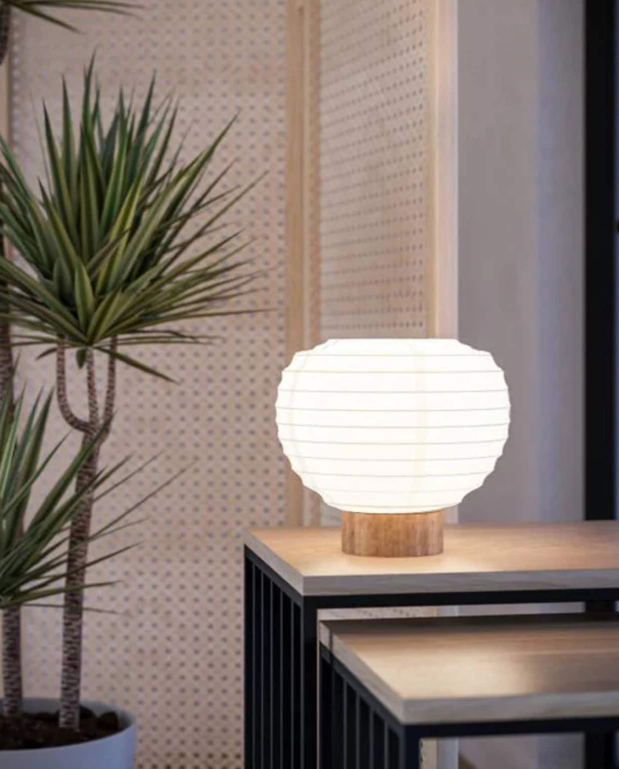 Shop via shop.vtwonen.nl: Eglo tafellamp Summerhill, papier en hout, wit/bruin, 22,5x20 cm (Øxh) € 49,95. Eglo