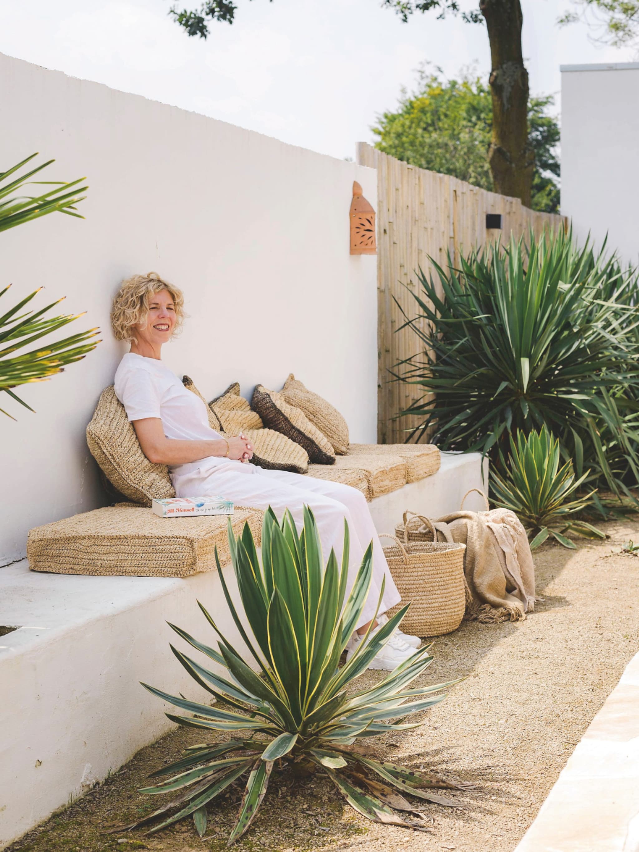 kijk binnen in deze beachy achtertuin