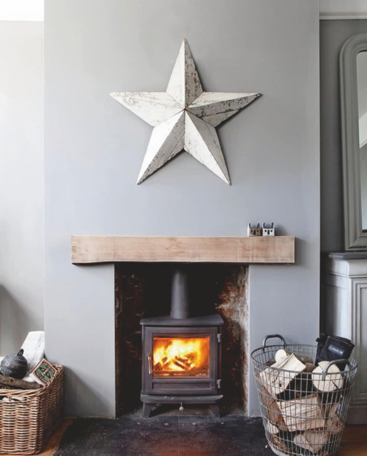 Het rookkanaal werd geschikt gemaakt voor een moderne houtbrander. vtwonen Landelijk 04-2025 | styling Miriam Hannemann | fotografie André Reuter