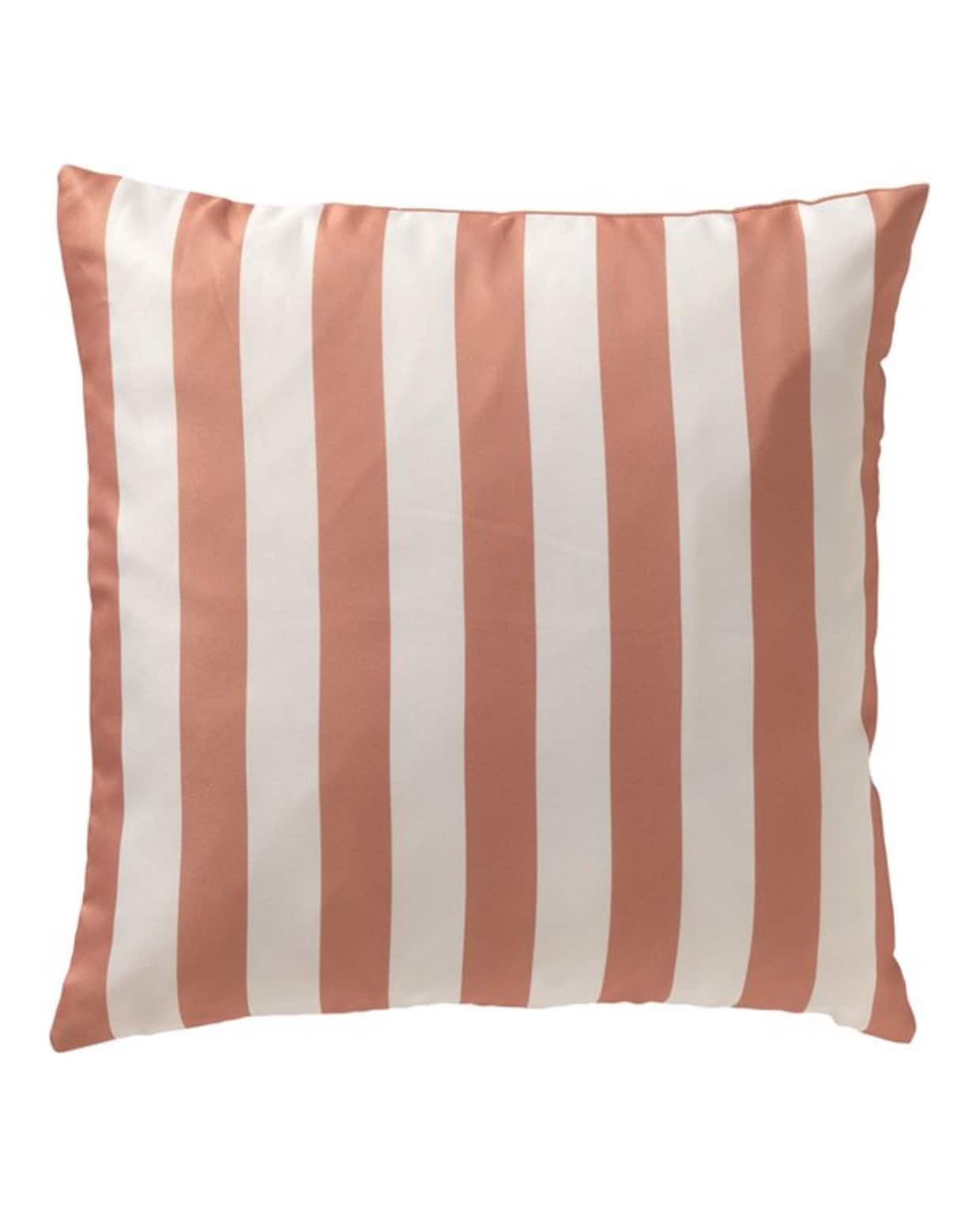 SIA - Buitenkussen - waterafstotend en uv-bestendig - Muted Clay - roze (bol.com) vtwonen | Bol.com