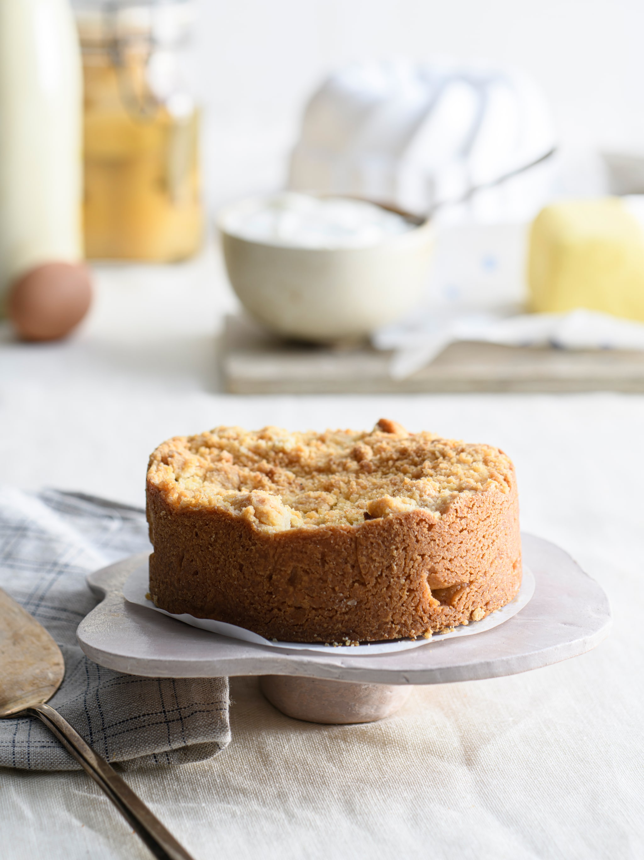 Textiel (vanmanenaantafel.nl). Servies (vanmanenaantafel.nl). Overig privébezit. vtwonen special DIY 3 2025 | styling Femke Pastijn I fotografie Louis Lemaire