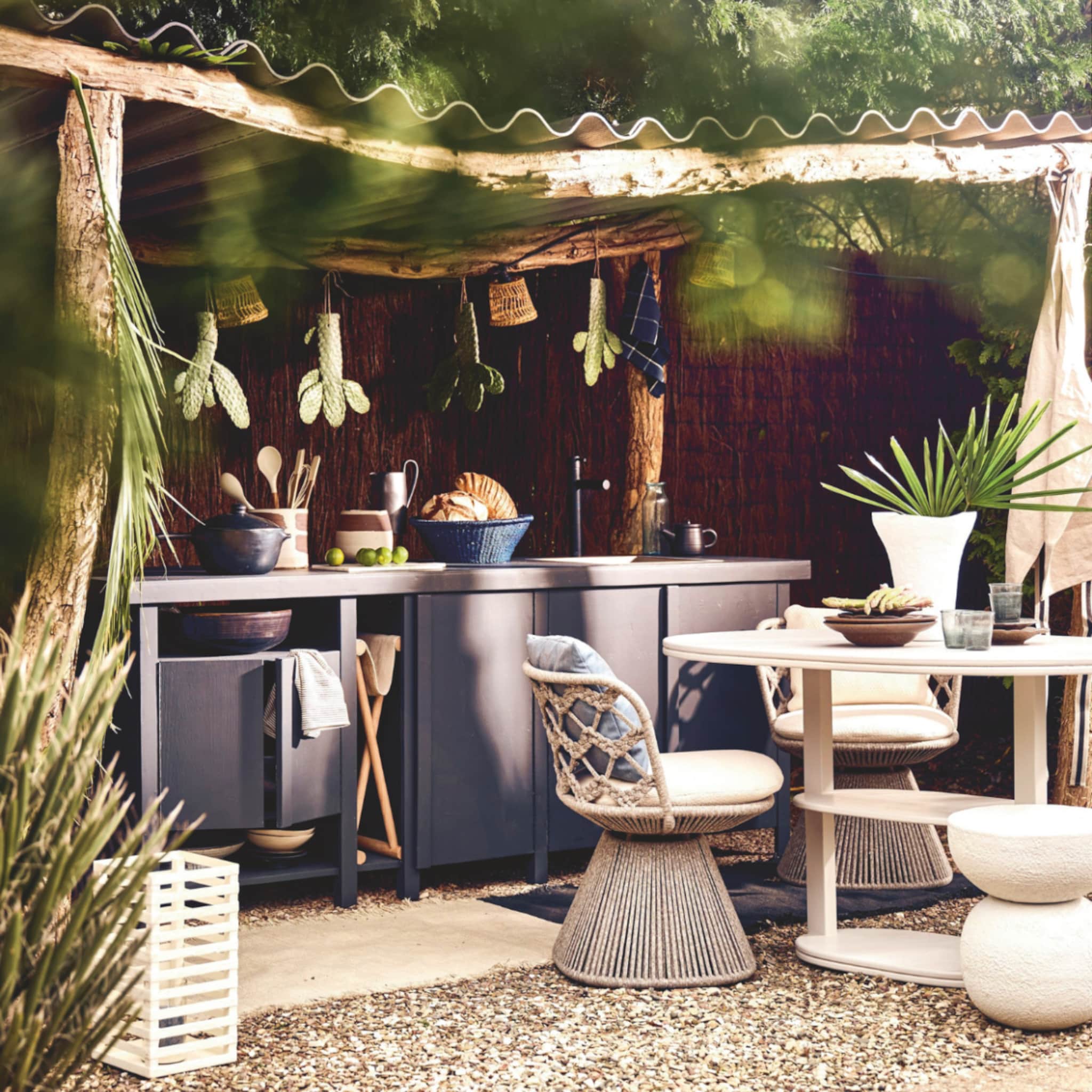 niet meer heen en weer lopen zo maak je de perfecte buitenkeuken