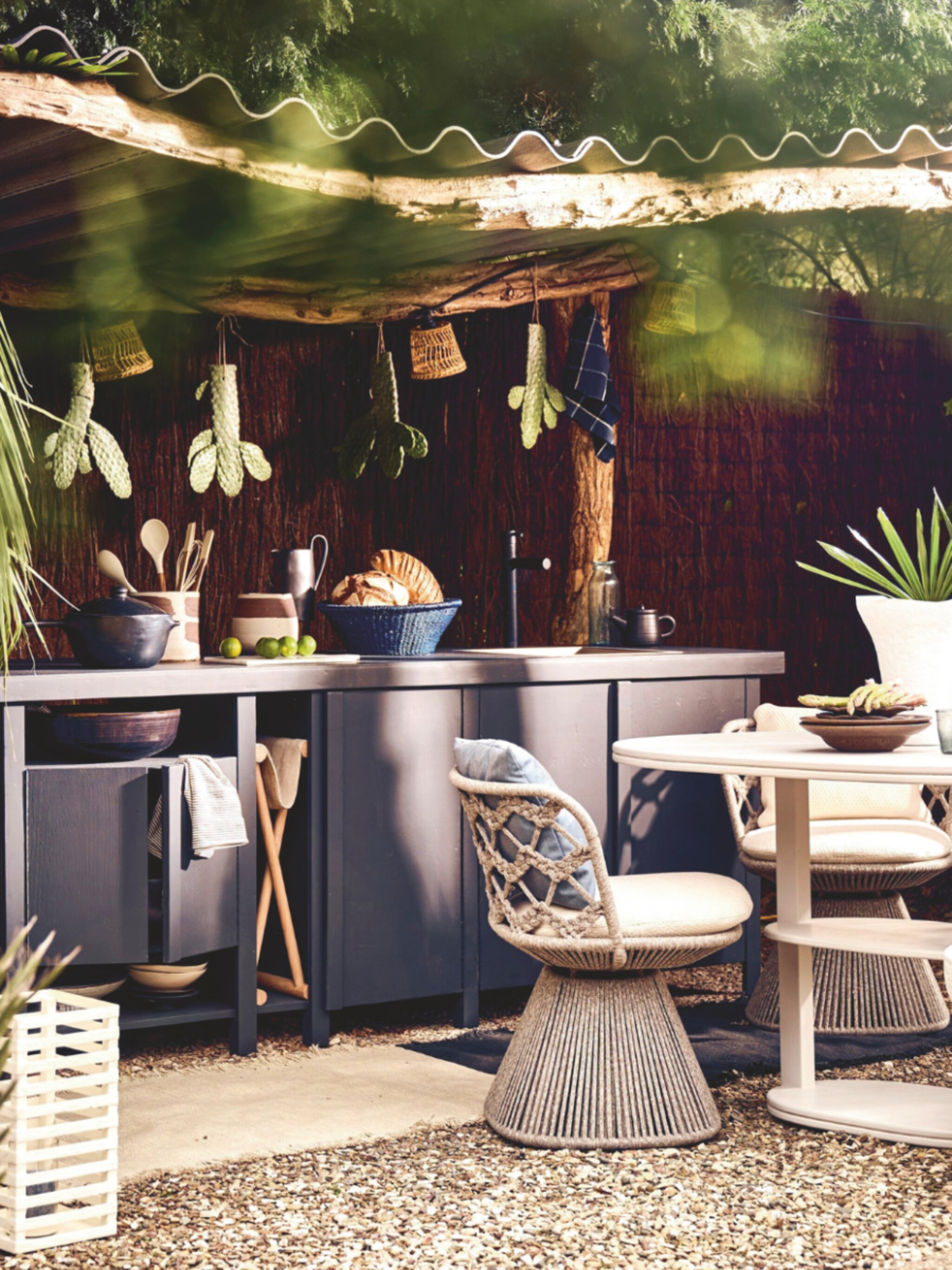 deze zomer niet meer heen en weer lopen zo plan je de perfecte buitenkeuken