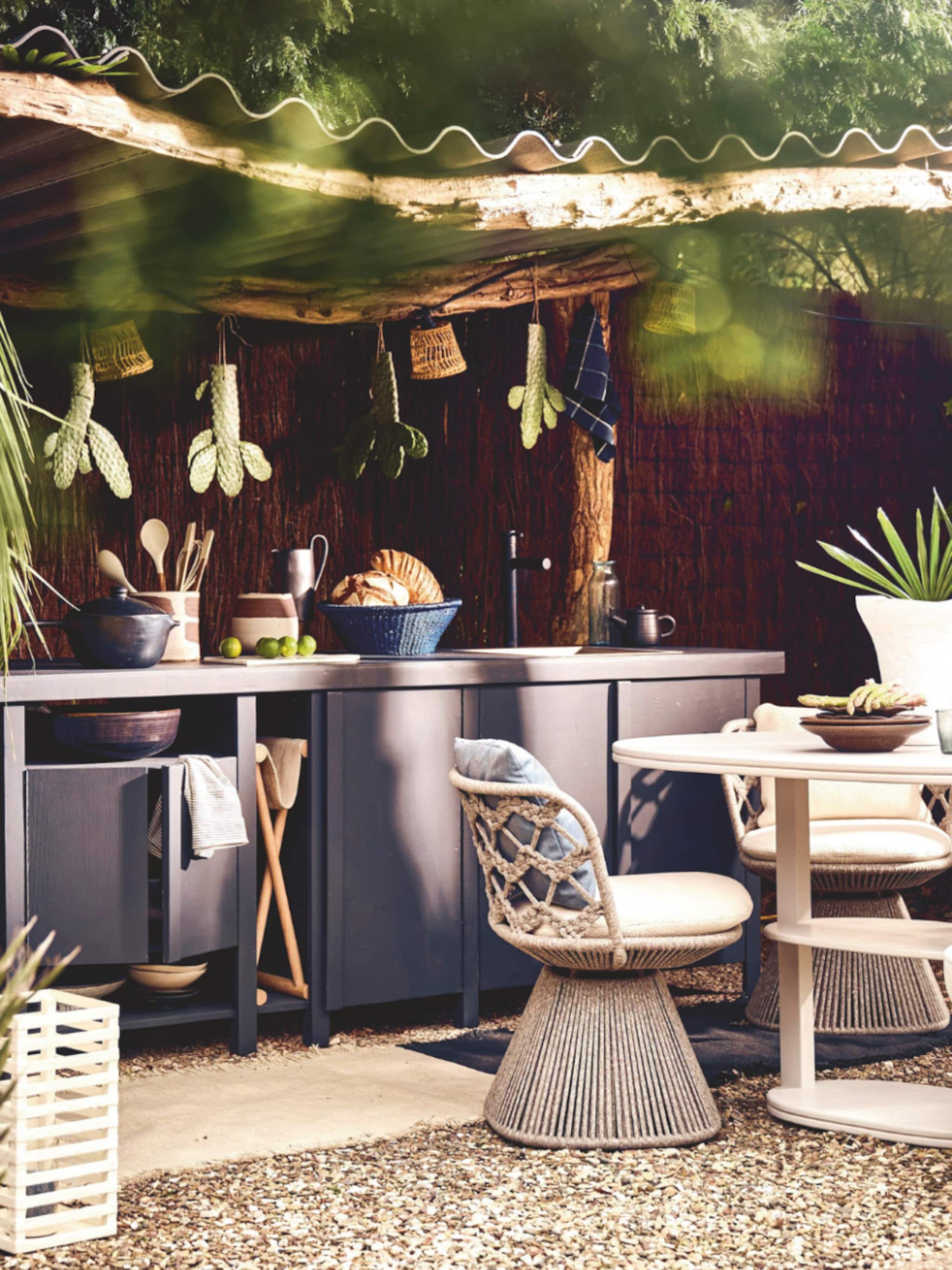 niet meer heen en weer lopen zo maak je de perfecte buitenkeuken