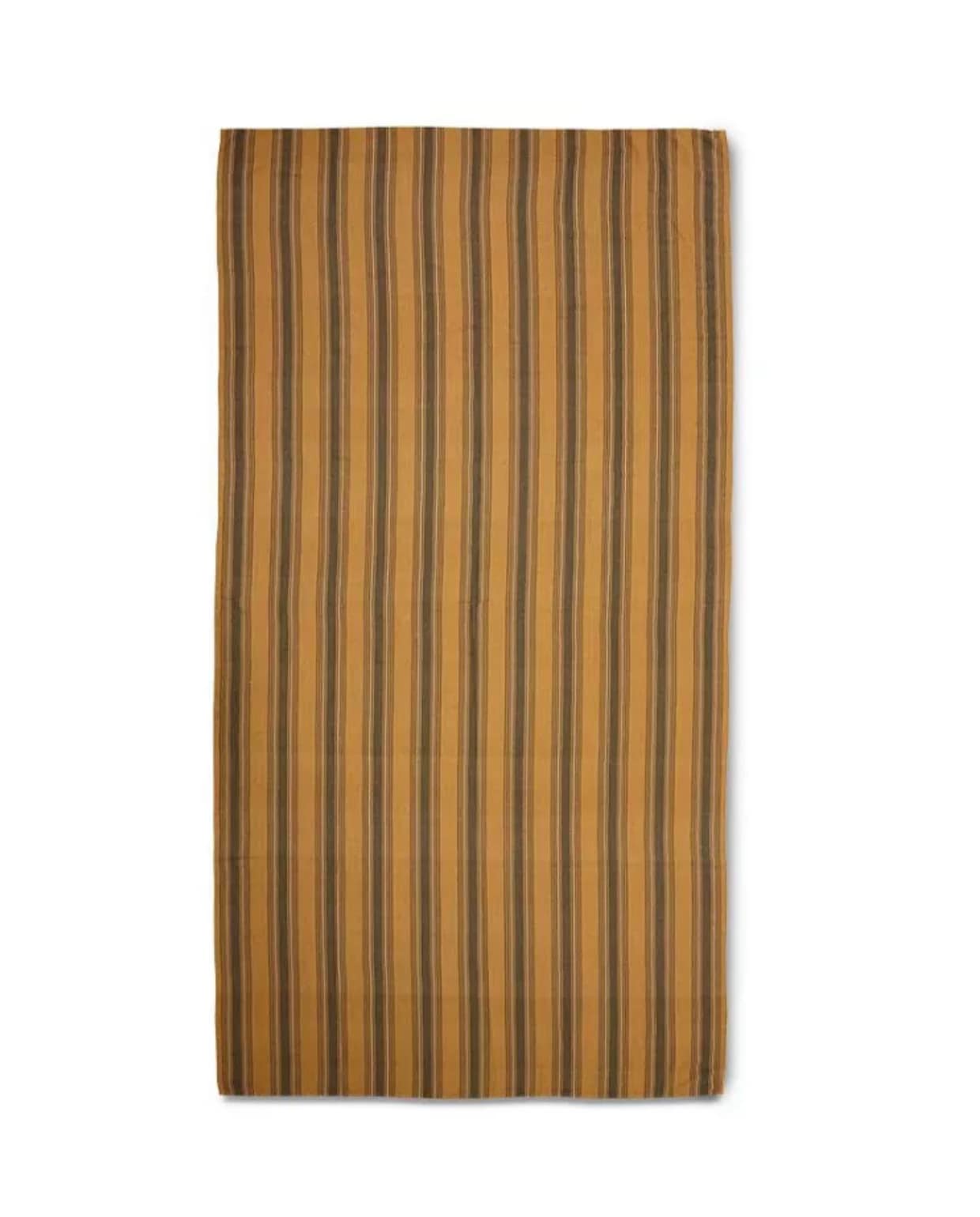 Linnen Vida tafelkleed van HKliving, 160x300 cm, €199,- ( flinders.nl) vtwonen