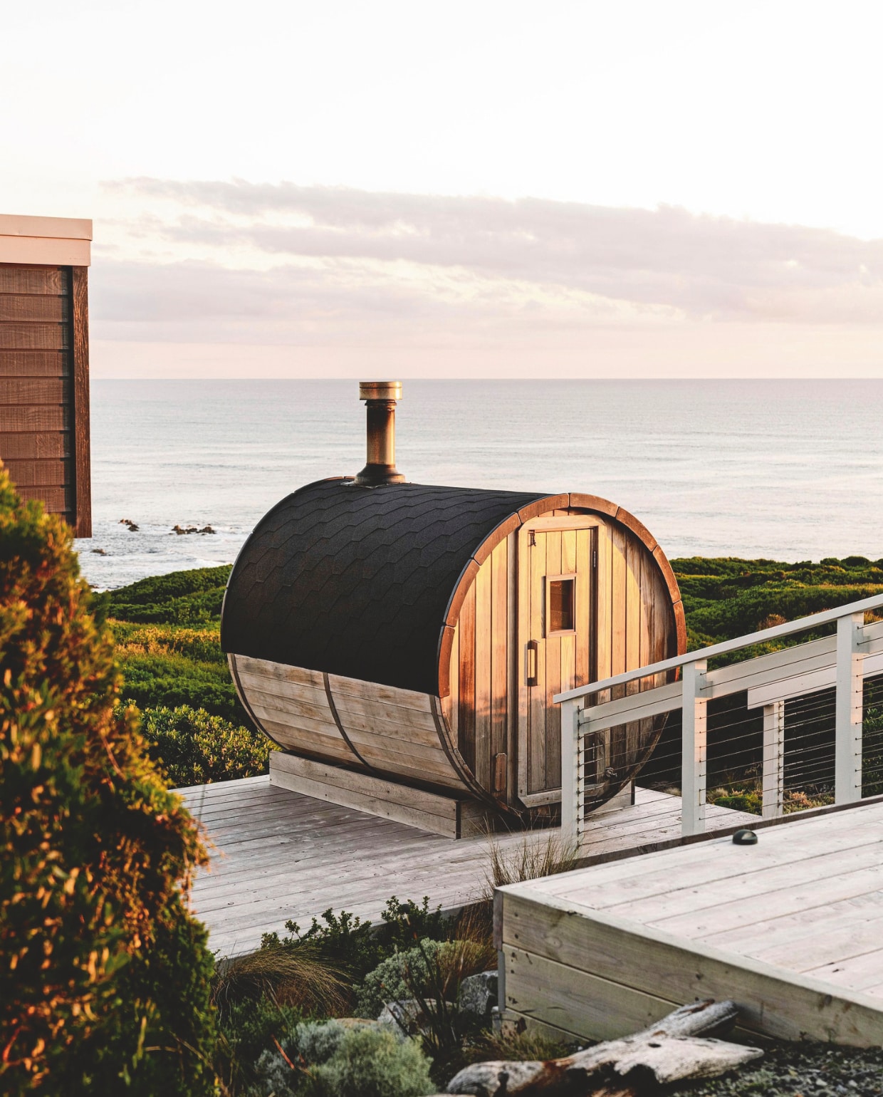Vergelijkbaresauna Welvaere, Barrelsauna en Fonteyn. vtwonen Landelijk 5-2025 | styling Belle Hemming | fotografie Marnie Hawson | tekstbewerking Mirjam Rosema-Verhulst