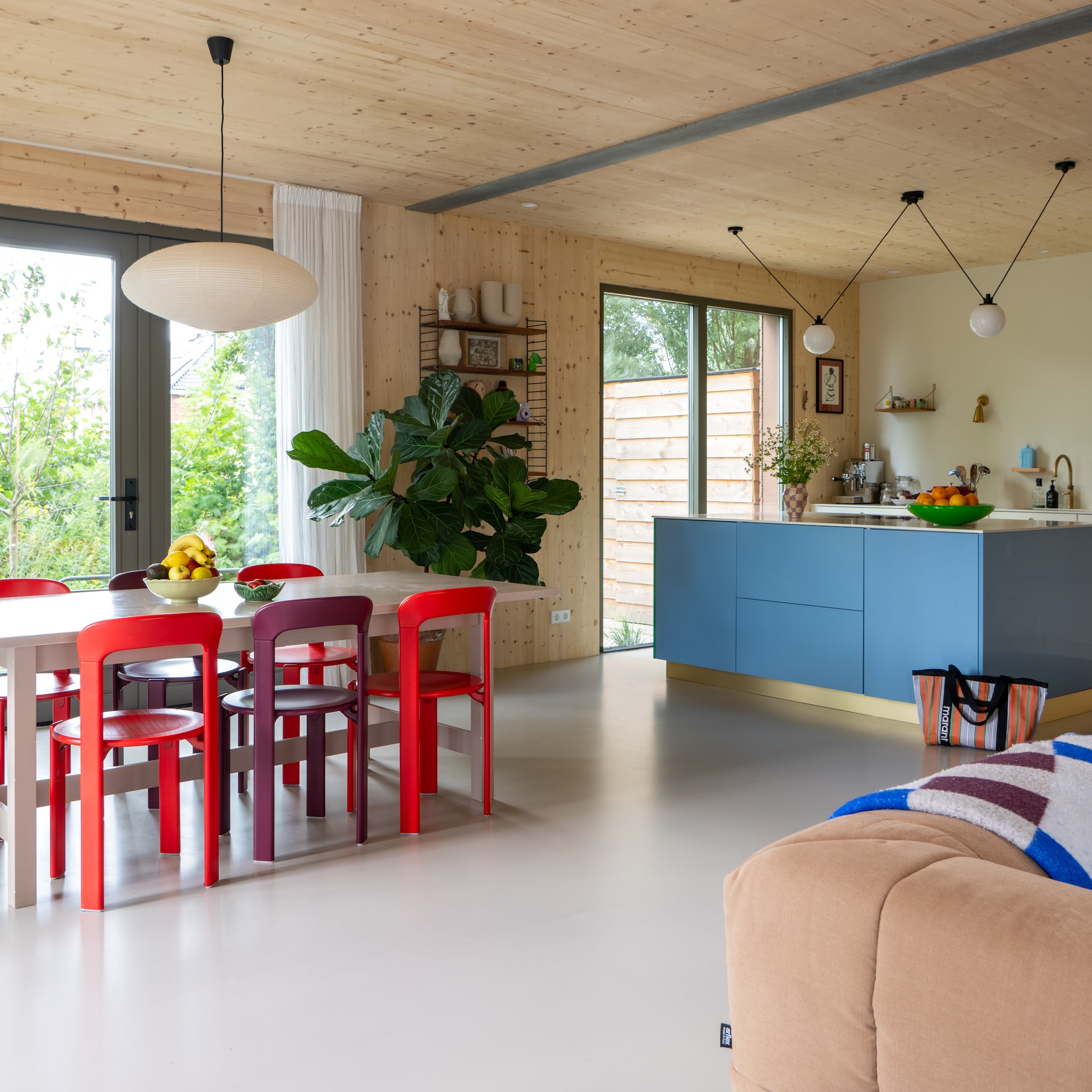 binnenkijken kleurrijke eco woning boerderijerf