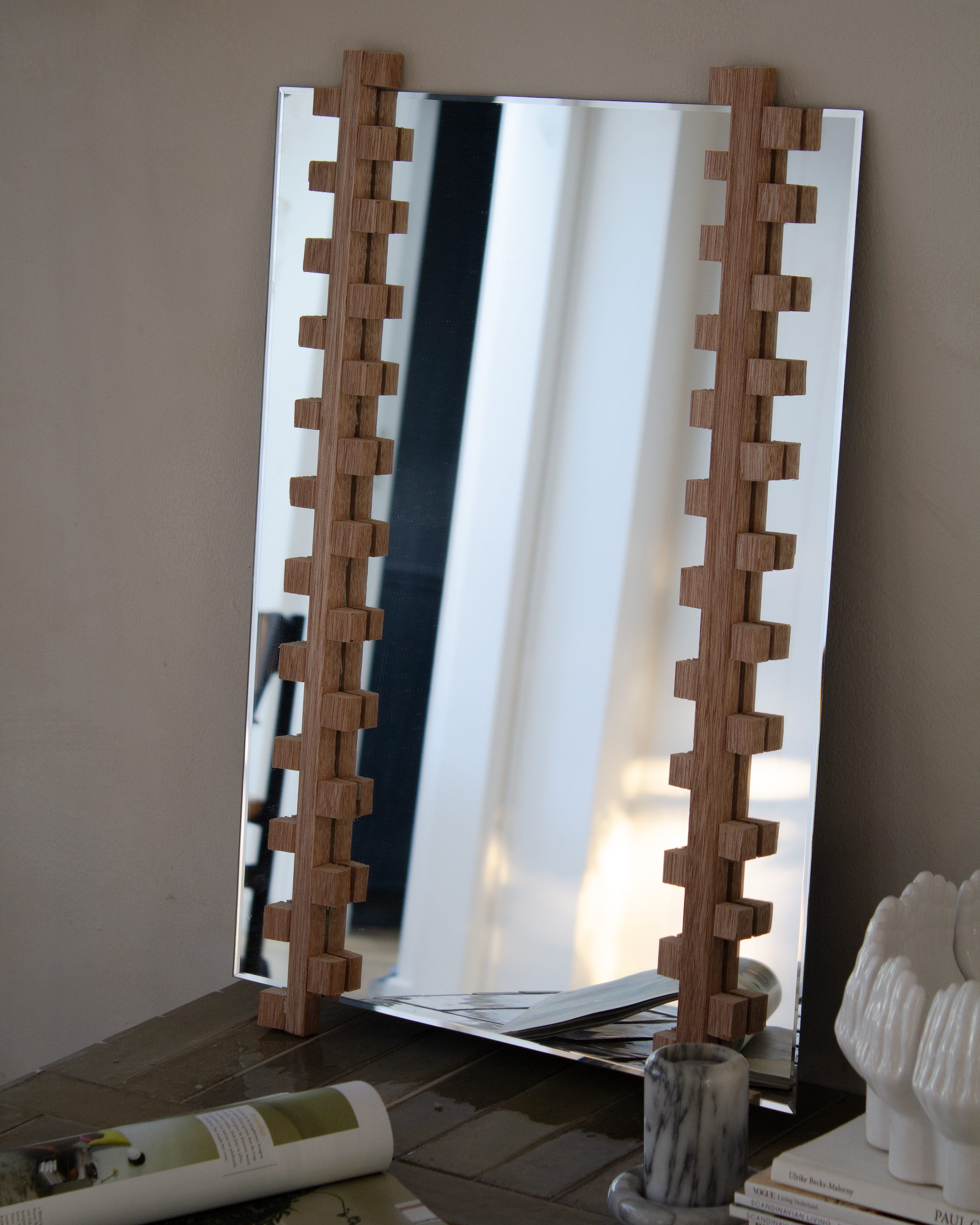 Schaal Nordal, waxinelichthouder tweedehands, vloerlamp vintage Ikea Väte, tegels Marazzi Lume Musk van Tegelfabriek. vtwonen diy-special | fotografie valerie paas