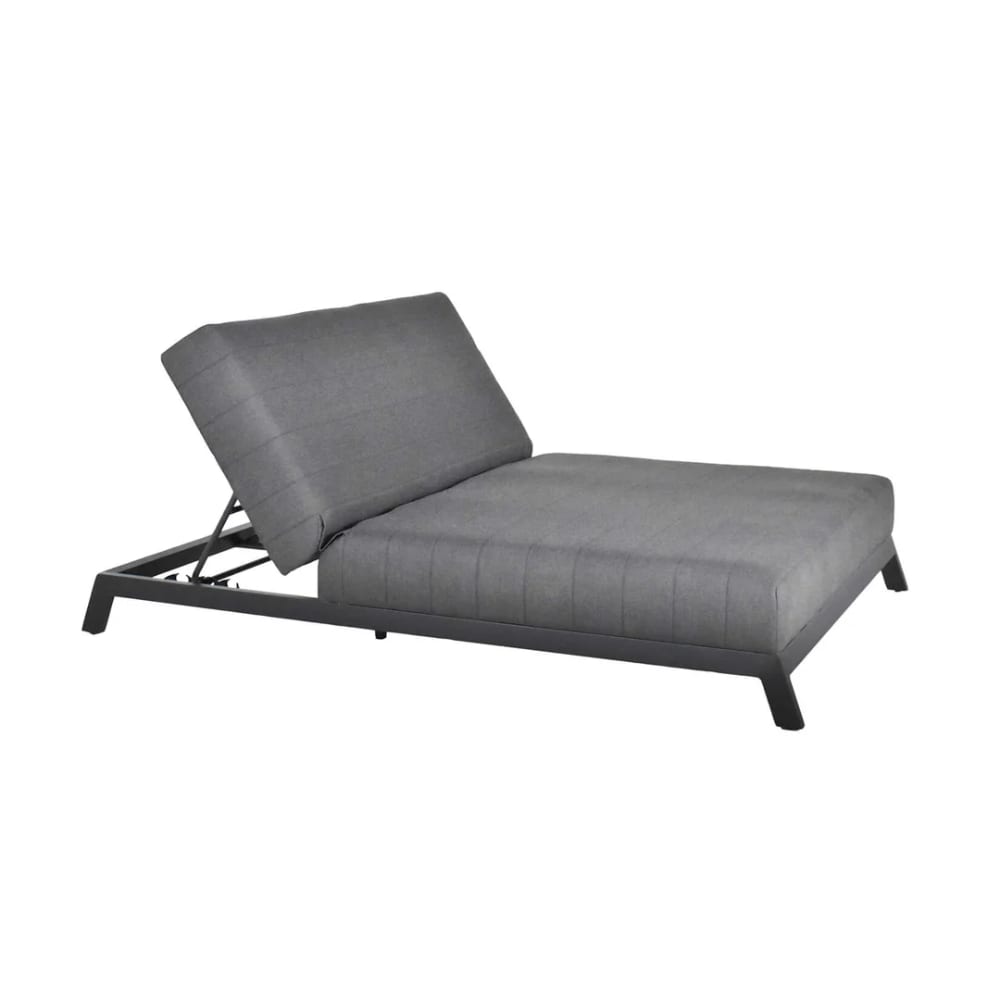 Home Luxe ligstoel VALENCIA, acryl, grijs, 38x114x203, €1129,-. (shop.vtwonen.nl) Home Deluxe