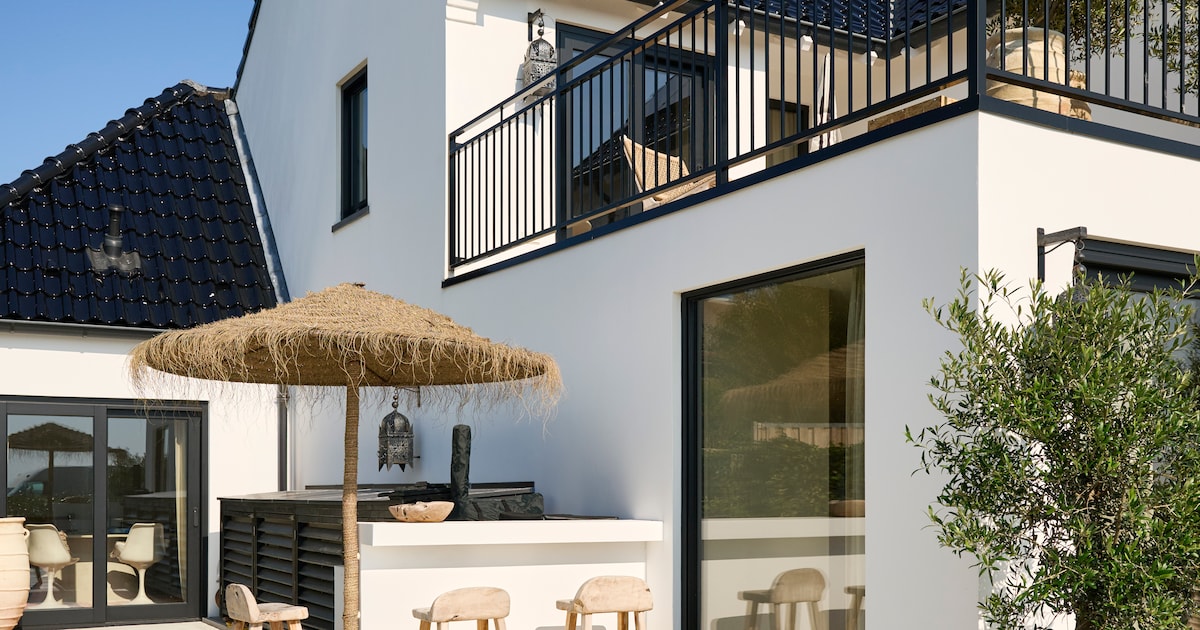 Verliefd op Ibiza, wonen in Zandvoort: binnenkijken in het spectaculaire strandhuis van Grace (57)
