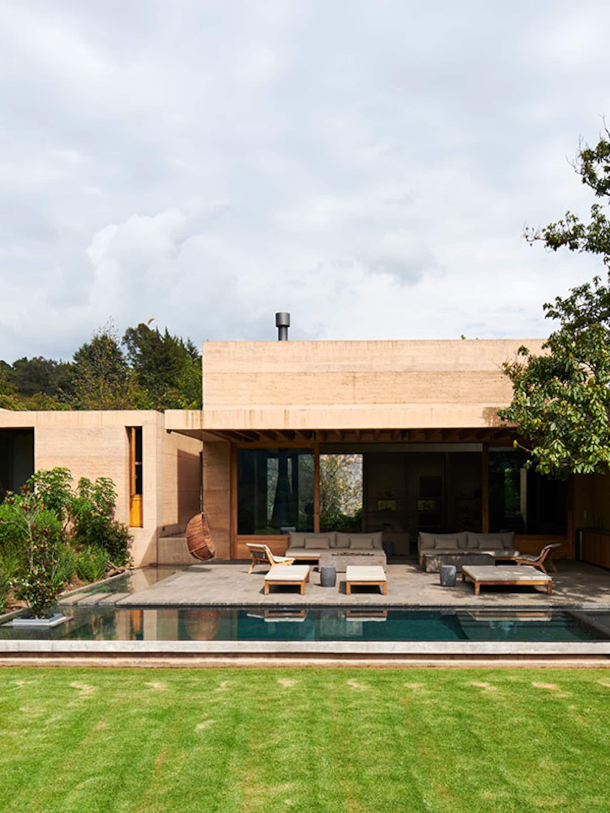 wegdromen camouflagehuis in mexico vol traditionele technieken en lokale materialen