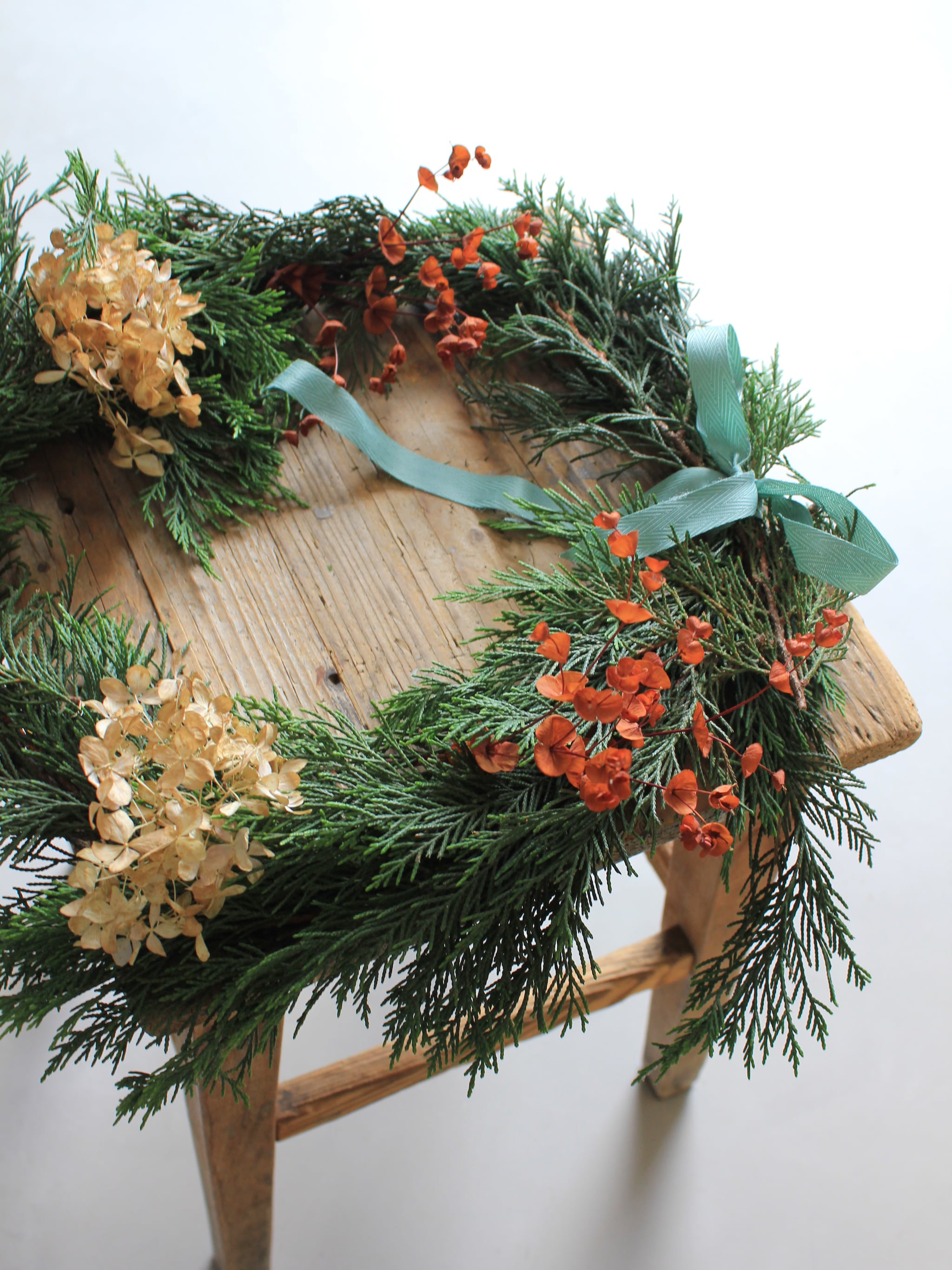 hoe hang je een kerstkrans op