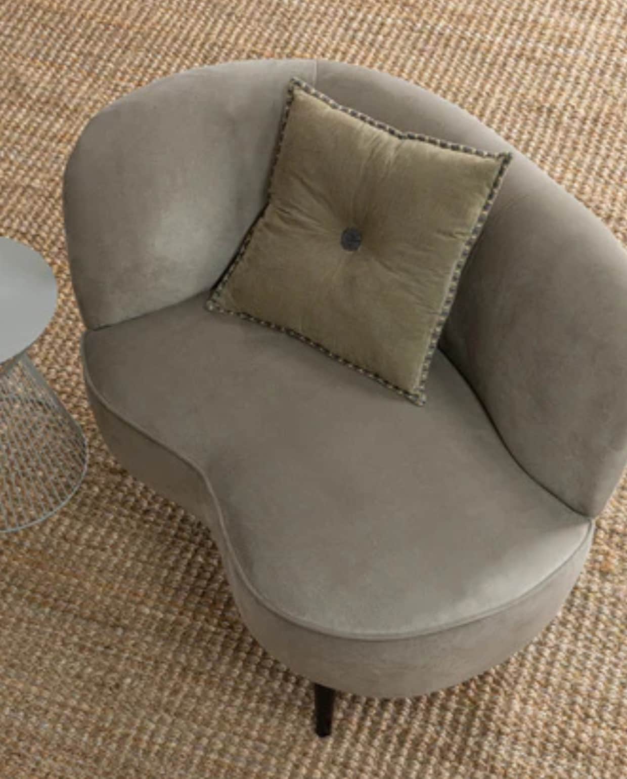 Shop via shop.vtwonen.nl: Woood loungefauteuil Sara, velvet, khaki, 112x81x71 cm (bxdxh) € 399,-.  Woood