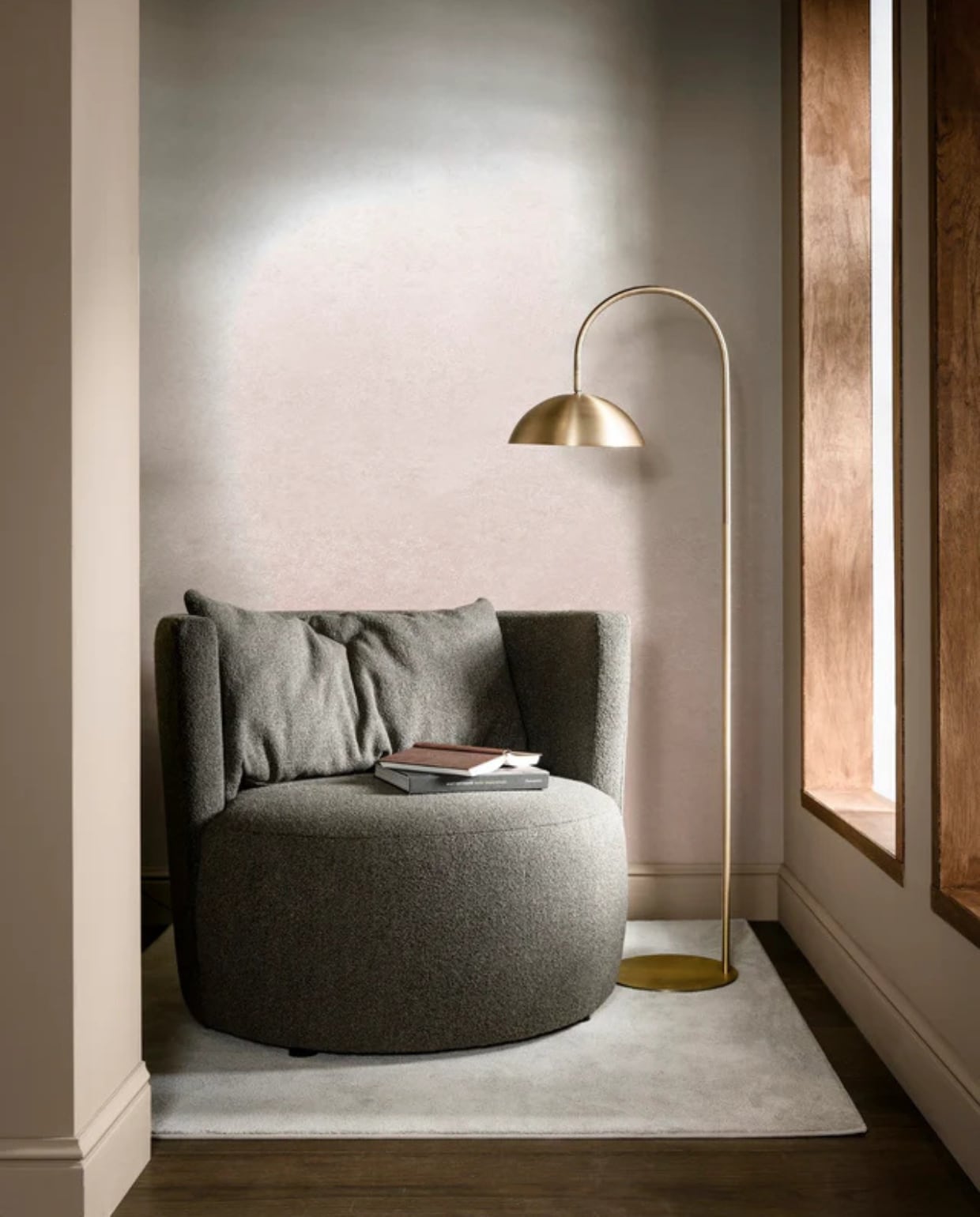 Shop op shop.vtwonen.nl: vtwonen fotobehang Degrade, vliesbehang, soft clay roze, 300x280 cm (bxh) € 149,99. Ook verkrijgbaar in warm grey grijs.  vtwonen