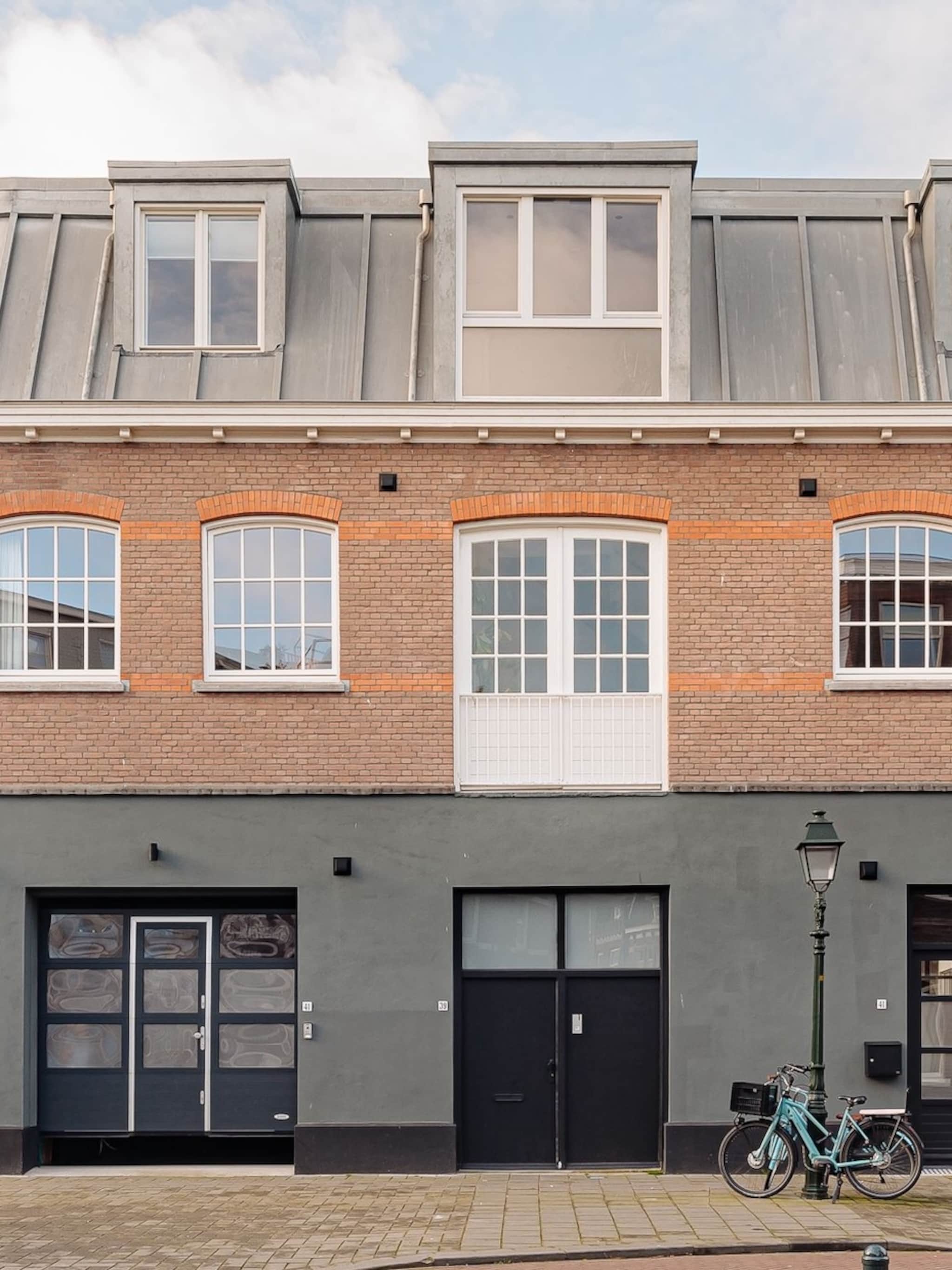 groot appartement den haag bruin interieur