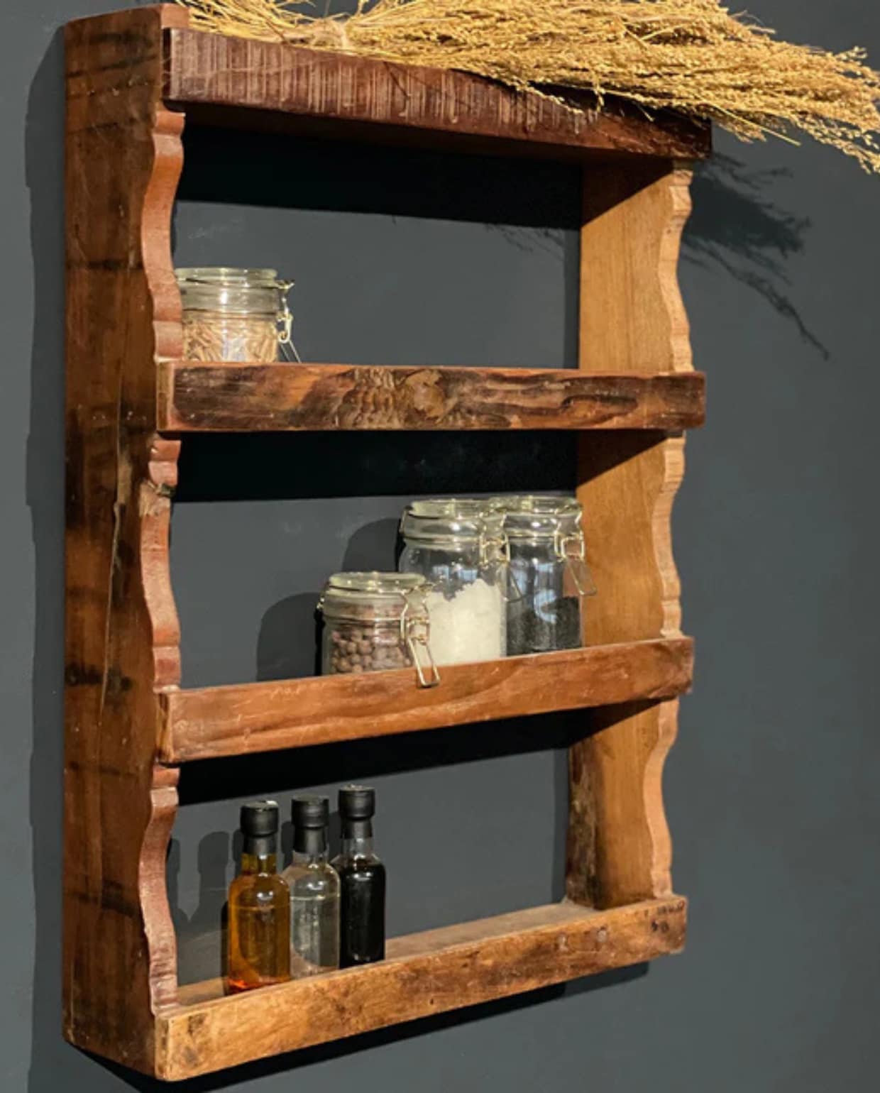 Shop op shop.vtwonen.nl: Raw Materials kruidenrek Factory, FSC-gerecycled hout, 48x10x58 cm (bxdxh) € 63,95. Raw Materials