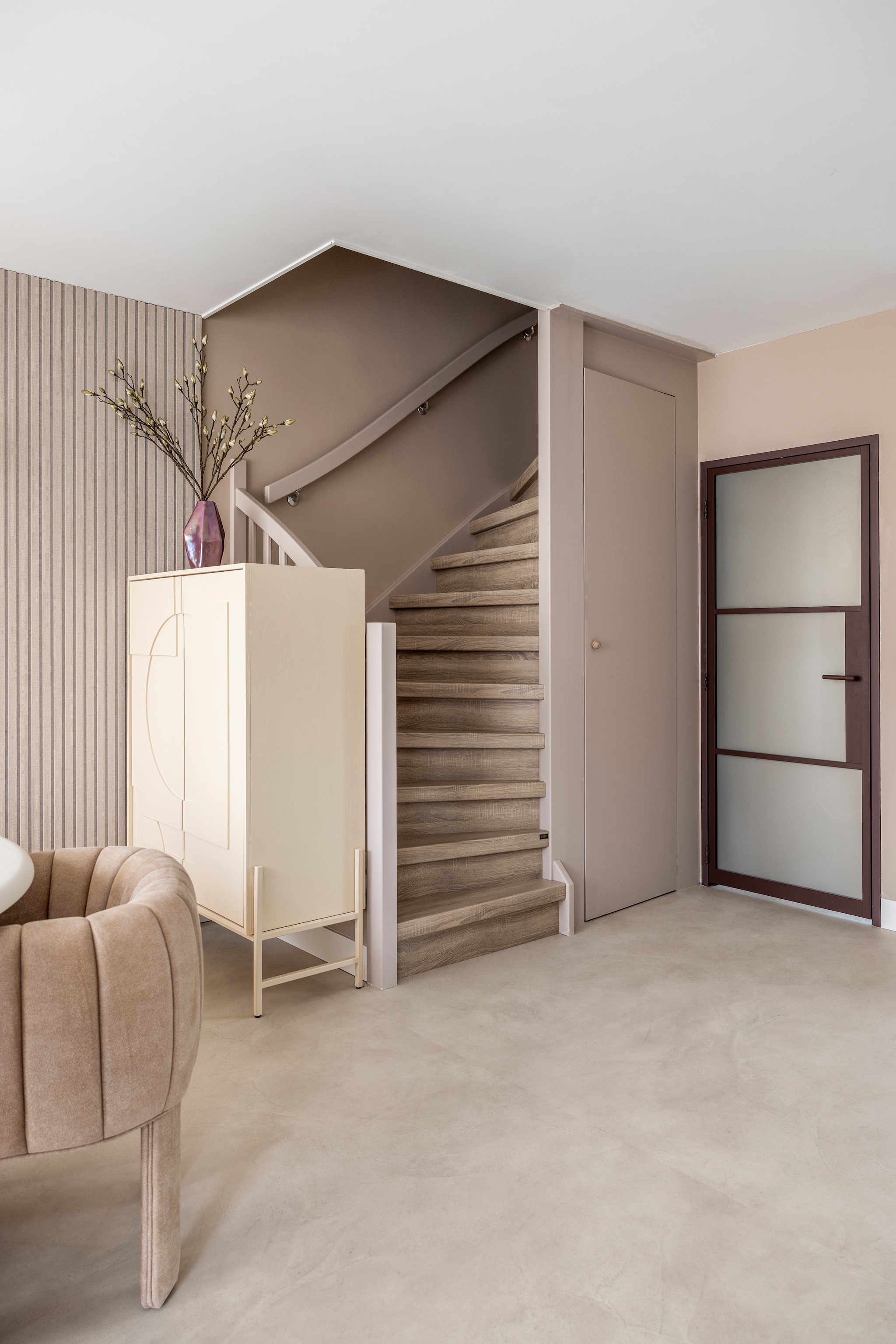 Weer verliefd op je huis aflevering 6 seizoen 20, Eva in Badhoevedorp, trap Weer verliefd op je huis aflevering 6 seizoen 20 | styling Eva van de Ven | fotografie Margriet Hoekstra