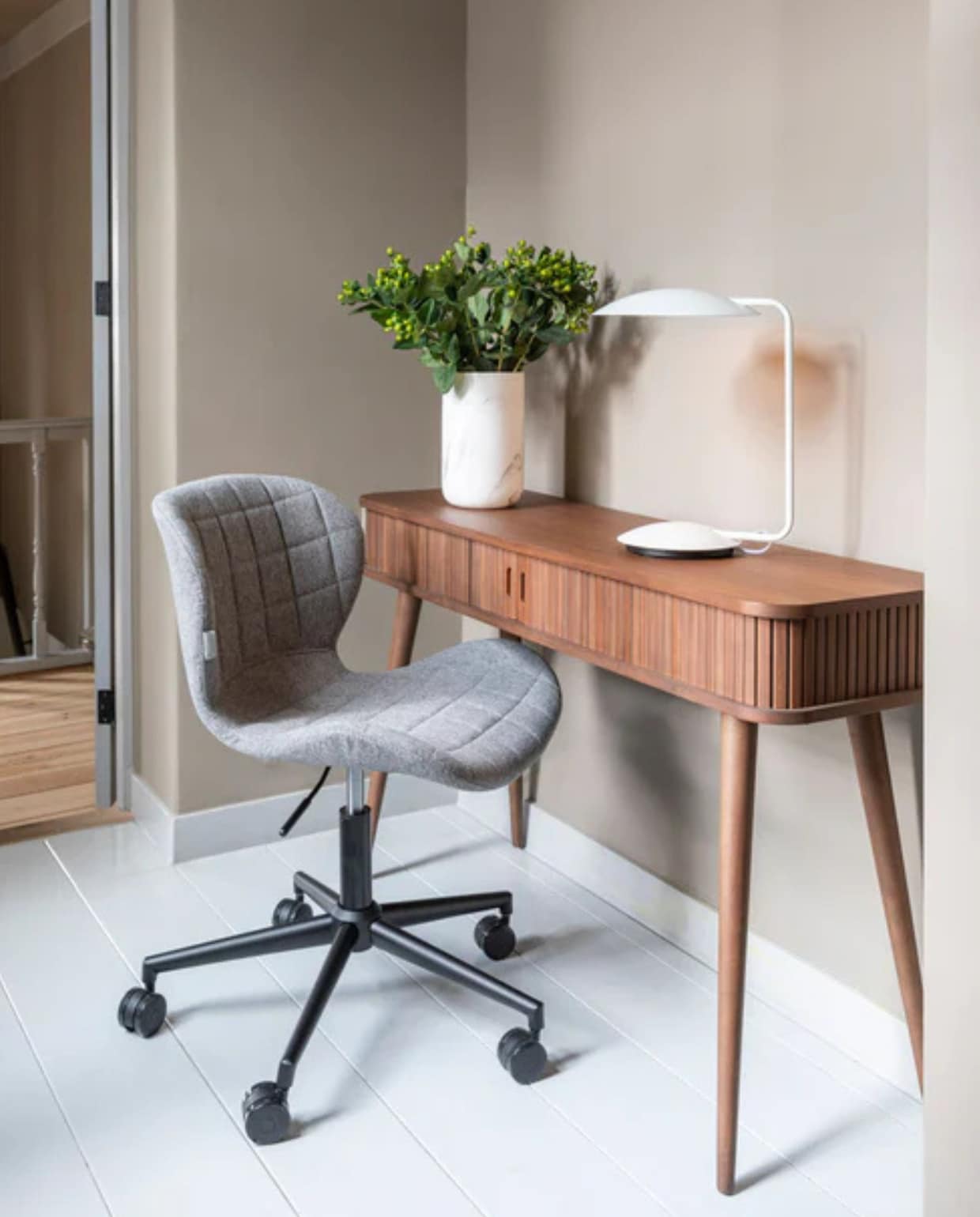 Shop op shop.vtwonen.nl: Zuiver bureaustoel OMG, stof, zwart/grijs, 65x76 cm (bxh) € 339,-. Overige productinformatie onbekend.  Zuiver