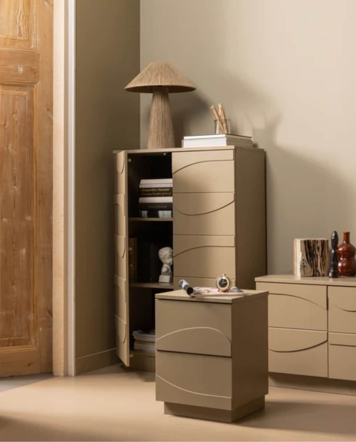 Shop via shop.vtwonen.nl: Woood kast Teo, grenenhout, mud, 72x35x116 cm (bxdxh) € 269,-. Overige productinformatie onbekend.  Woood