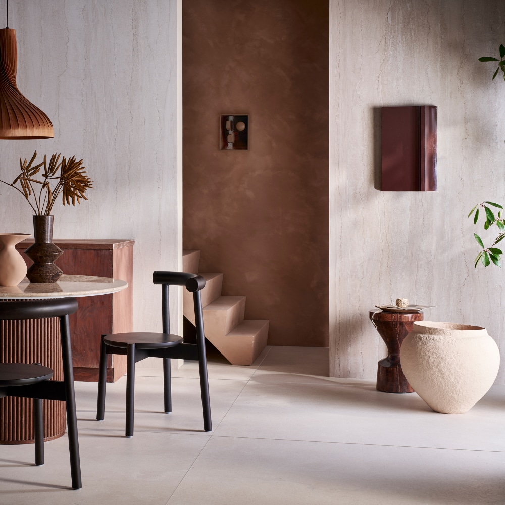 vtwonen tegels Portland Travertine marfil vtwonen 8 2025 fotografie: Jeroen van der Spek styling: Cleo Scheulderman vtwonen