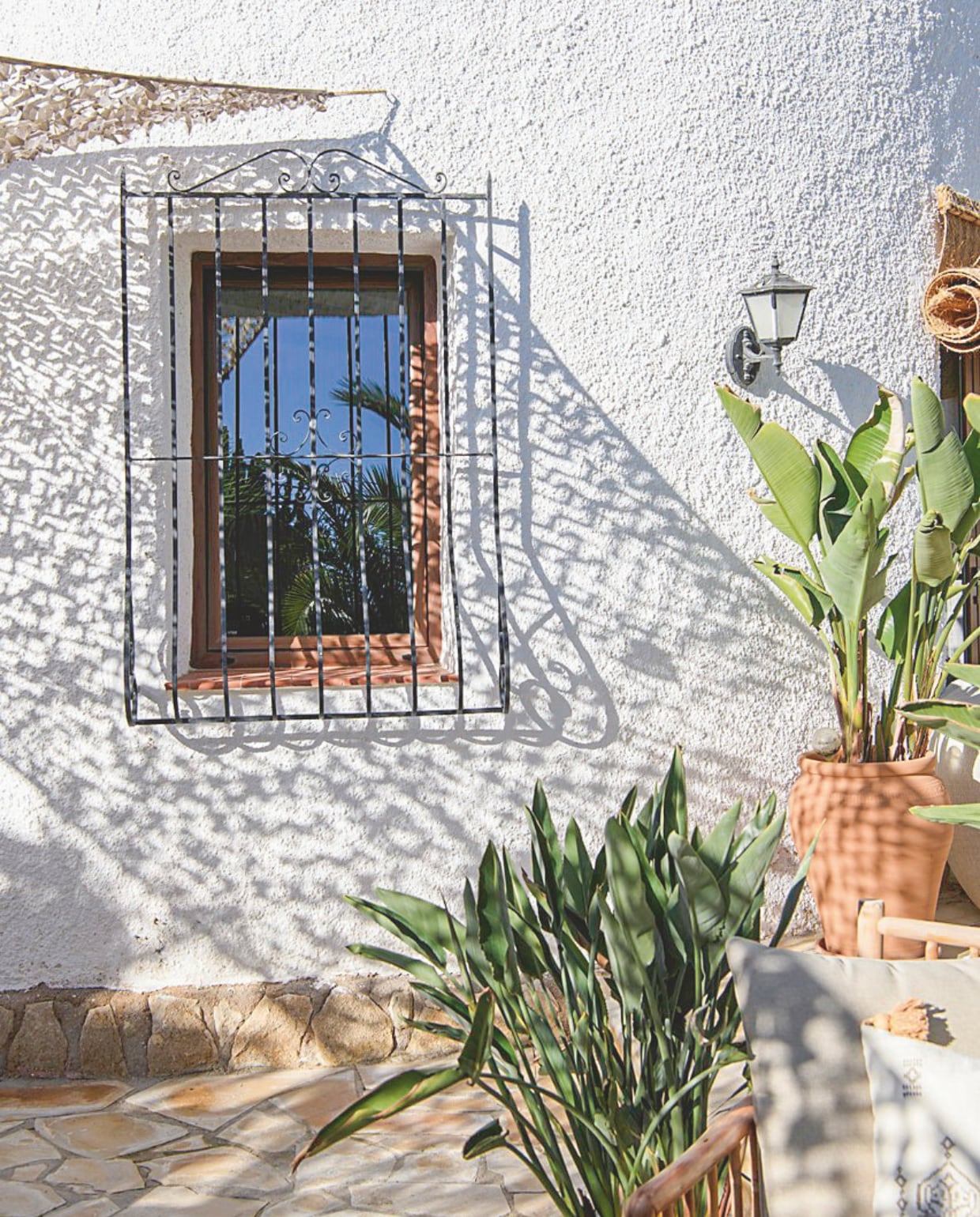 Plantenpot Trosset Moraira. vtwonen 8-2025 | productie Inside Homepage | styling Inge van Lieshout | fotografie Louis Lemaire