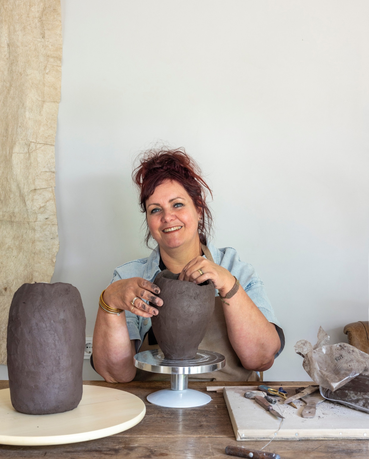 Muurkleur Dons van L’Authentique. Tafel antiek. vtwonen Landelijk 8-2025 | fotografie Anneke Gambon