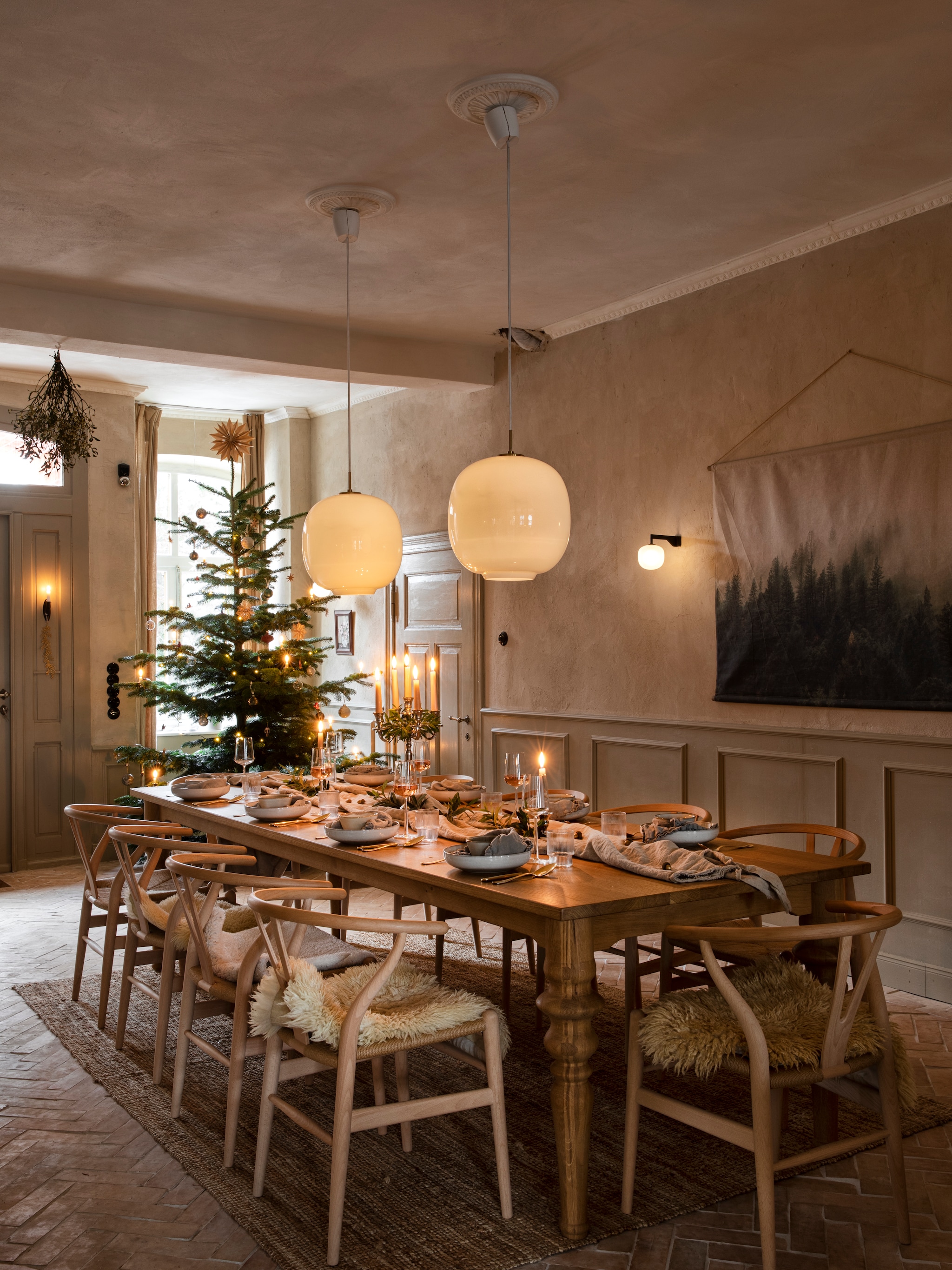 binnenkijken van dorpshart naar warm kerstthuis