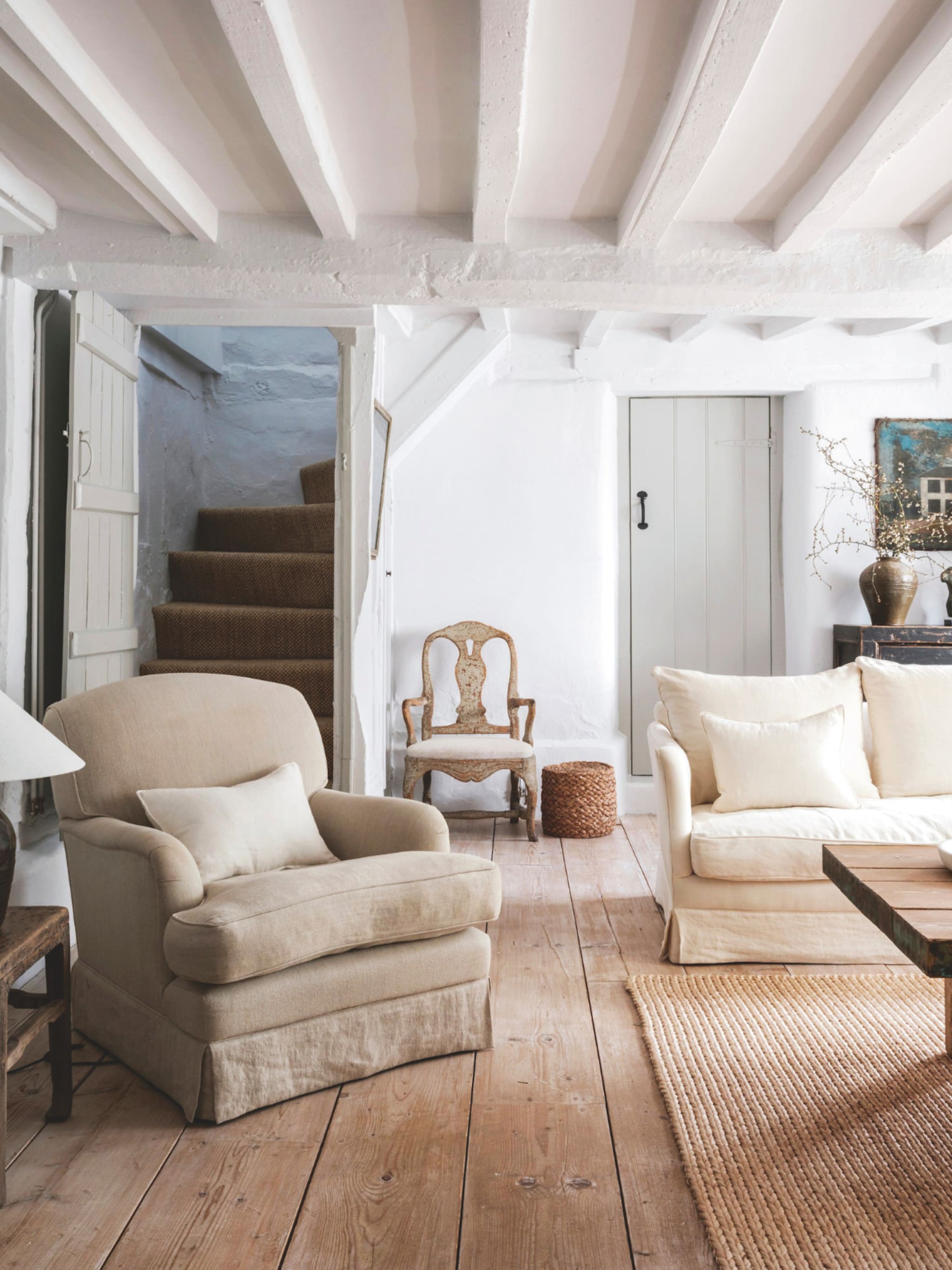 17e eeuwse cottage in de britse cotswolds vol antiek hier is weinig ruimte voor trends