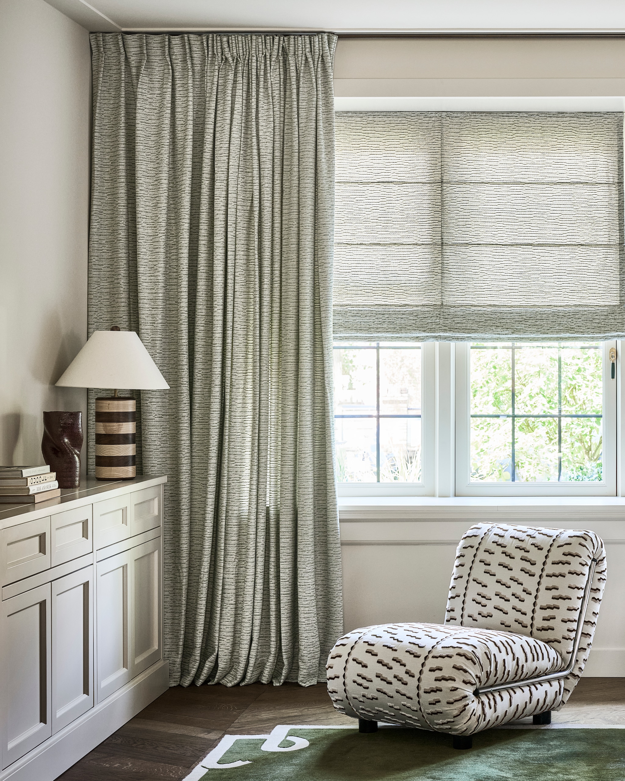 Gordijnen stof Blurred Lines 2320. Vouwgordijnen stof Blurred Lines 2320. vtwonen | styling Kim van Rossenberg | fotografie Sjoerd Eickmans