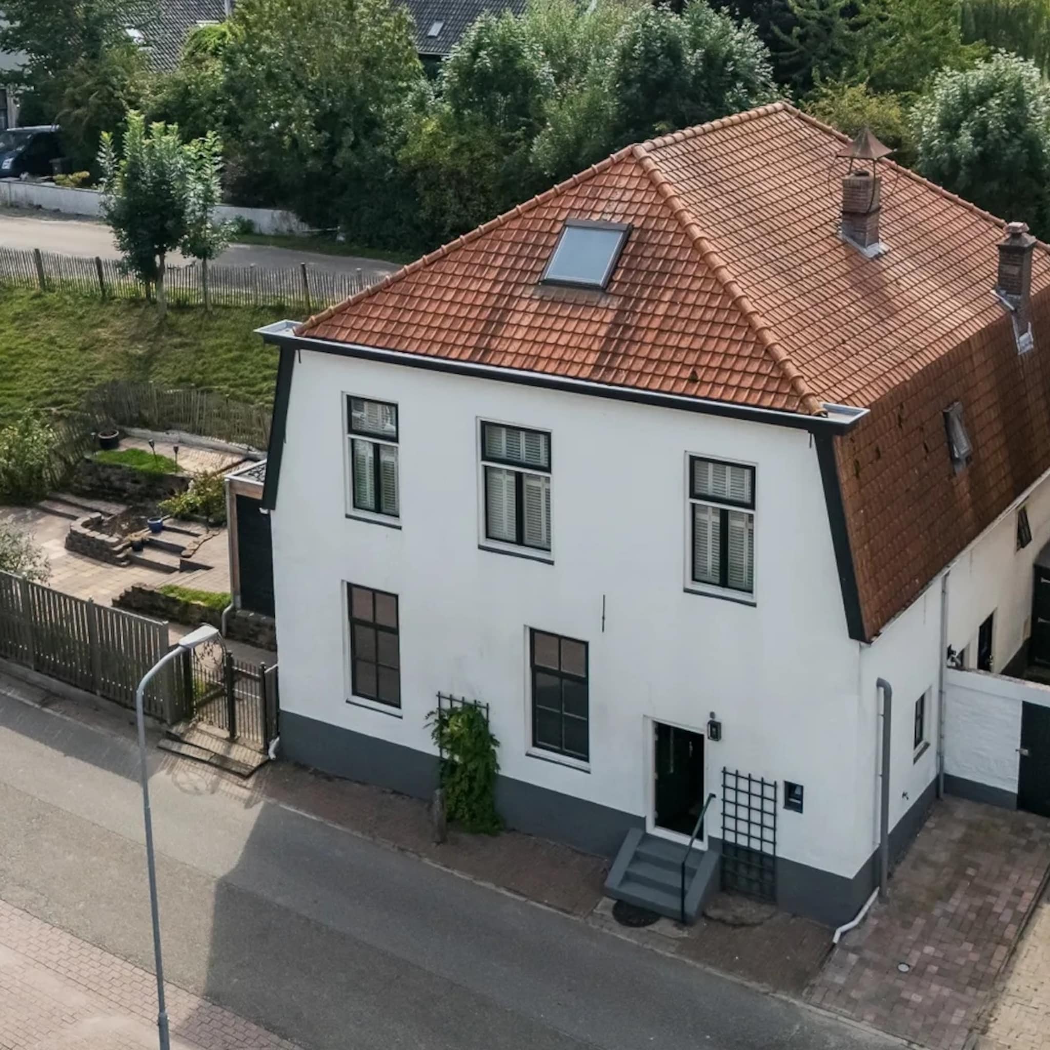 dijkhuis industrieel zwart interieur schapen tuin