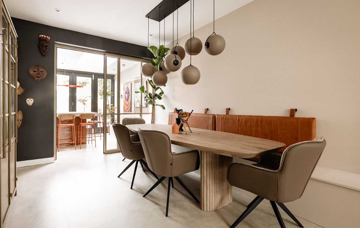 Weer verliefd op je huis aflevering 1 seizoen 23 2025, stylist Frans in Eindhoven, eetkamer Weer verliefd op je huis aflevering 1 seizoen 23 2025 | styling Frans Uyterlinde | fotografie Sonja Velda
