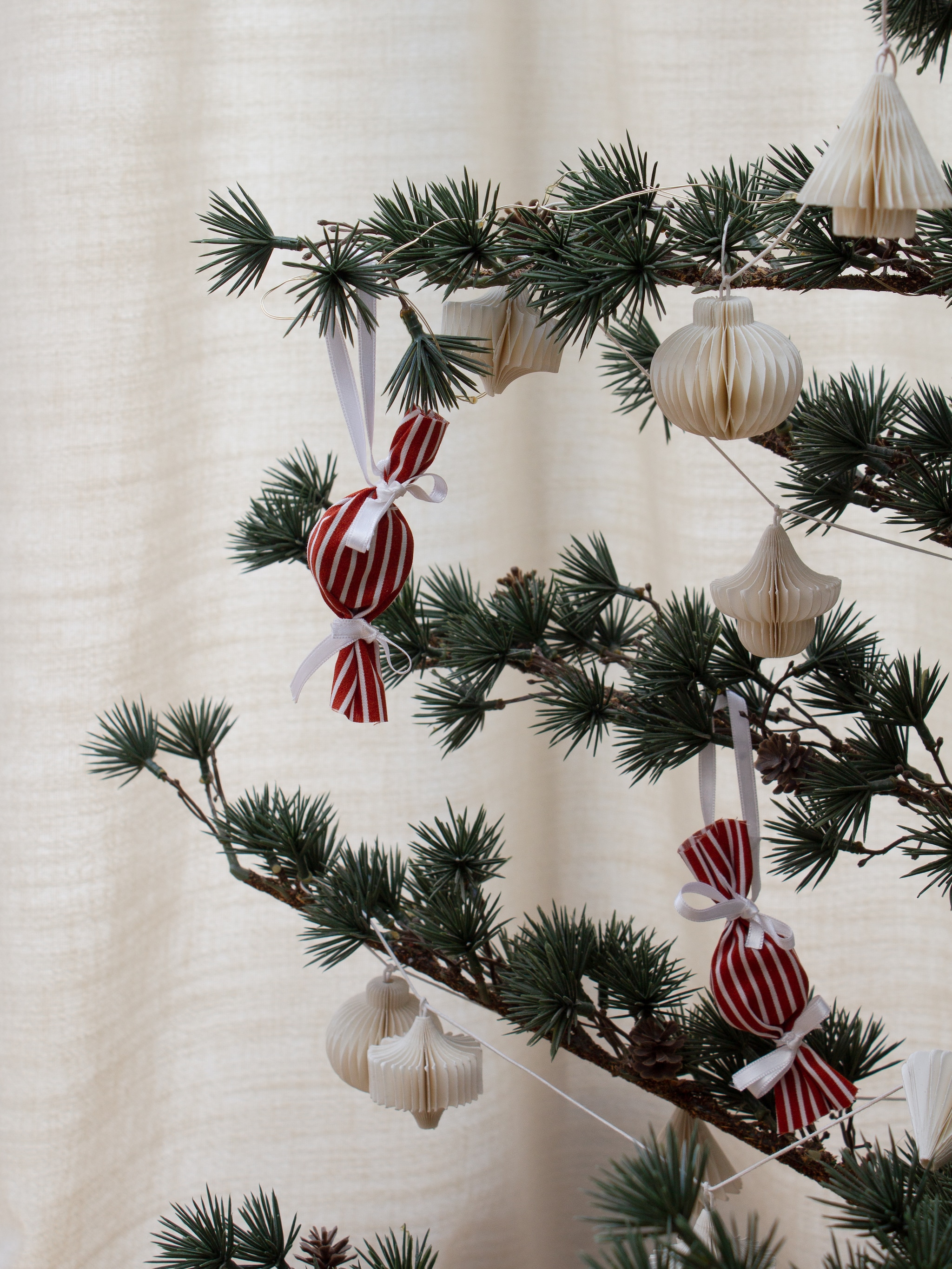 snoepje van een boom zo maak je deze kersthangers zelf