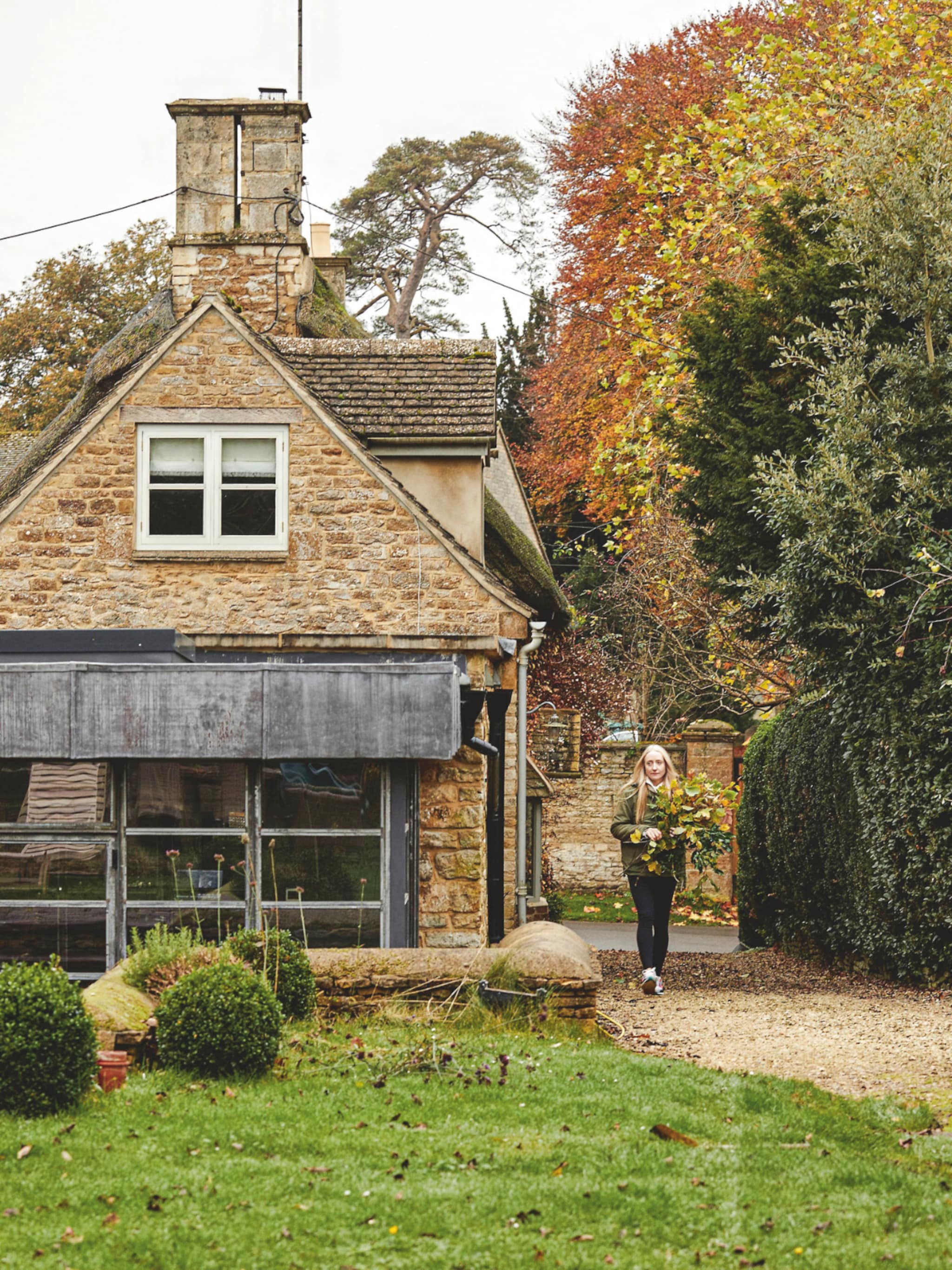 binnenkijken in een deels rietgedekte cottage