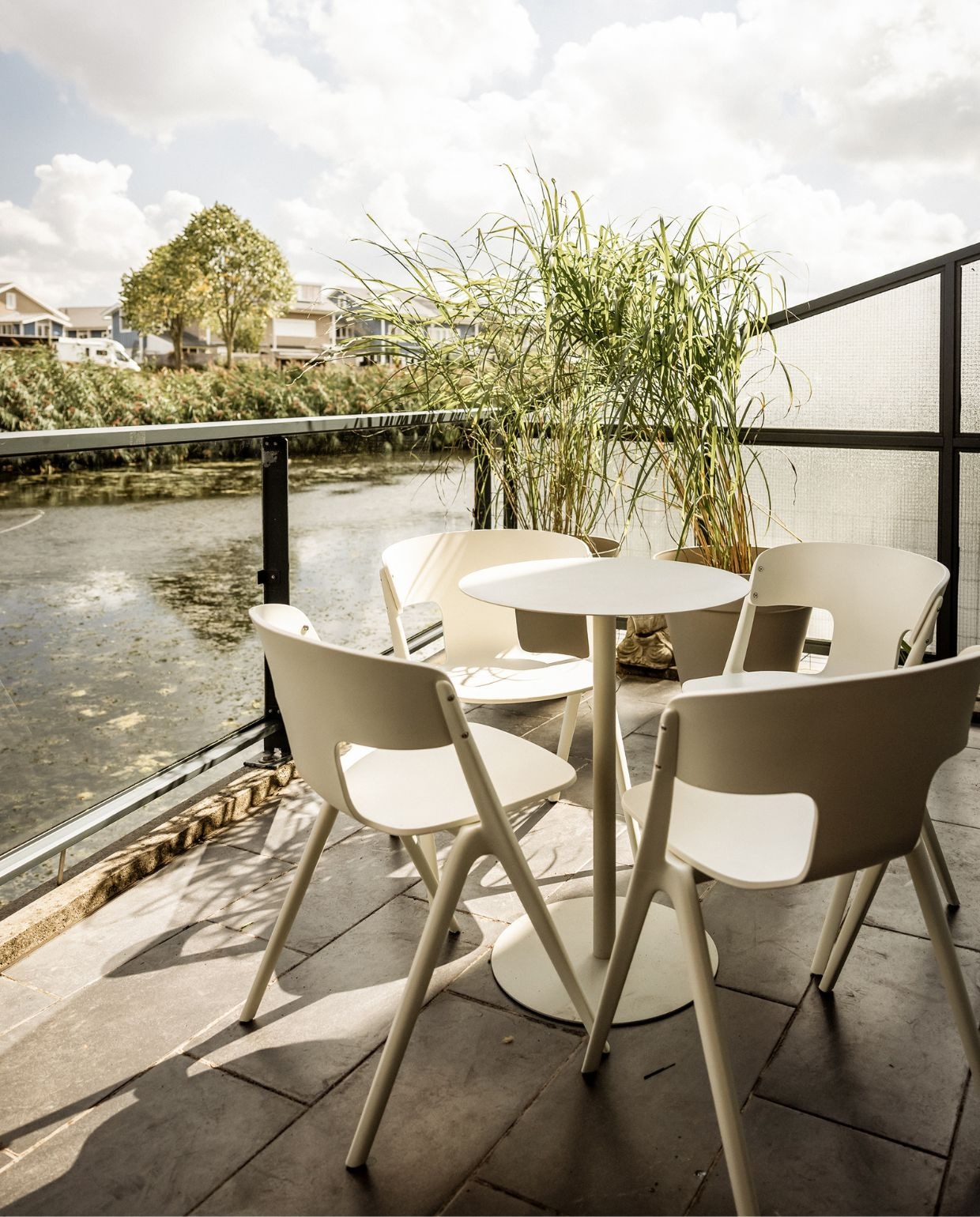 Weer verliefd op je huis aflevering 2 seizoen 23 2025, stylist Fietje in Schiedam, terras Weer verliefd op je huis aflevering 2 seizoen 23 2025 | styling Fietje Bruijn | fotografie Sonja Velda