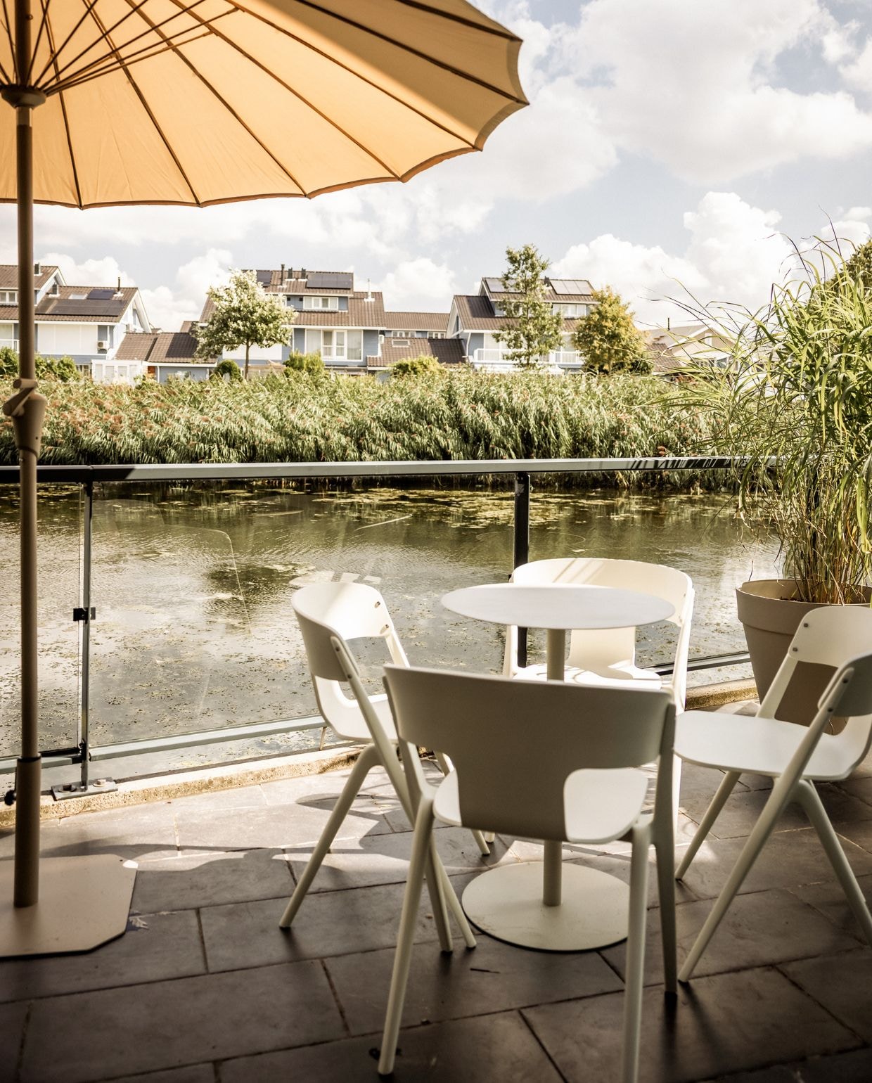 Weer verliefd op je huis aflevering 2 seizoen 23 2025, stylist Fietje in Schiedam, terras Weer verliefd op je huis aflevering 2 seizoen 23 2025 | styling Fietje Bruijn | fotografie Sonja Velda