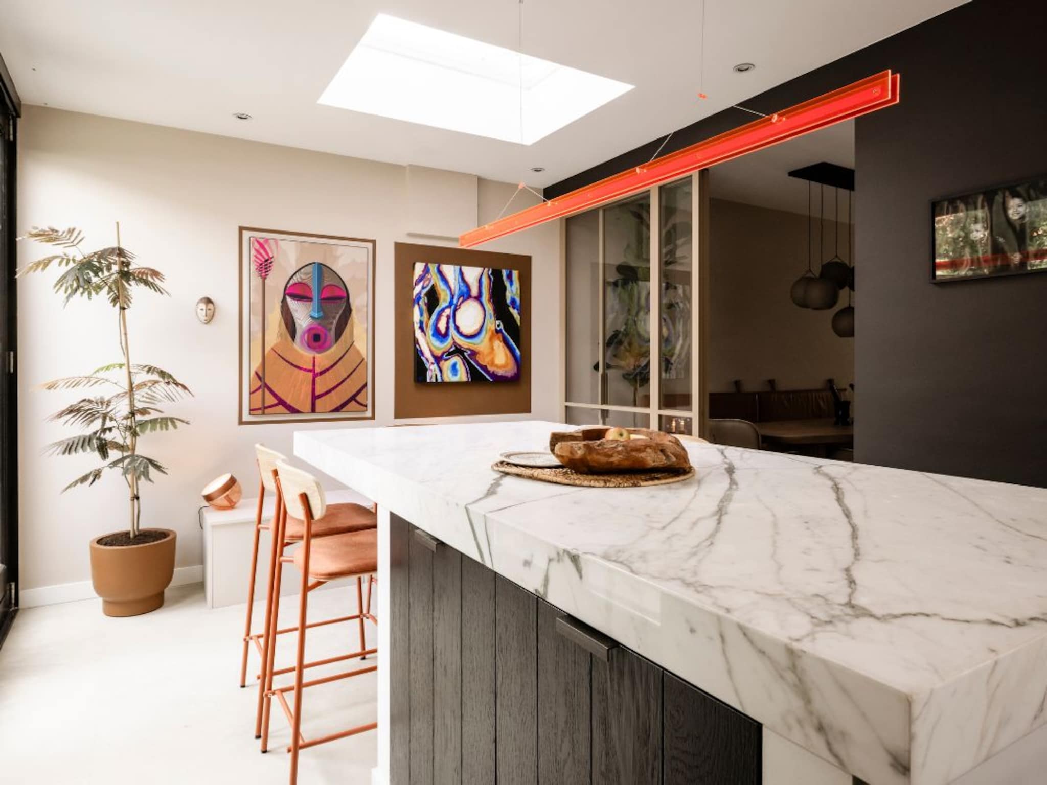 niet alleen voor royals vrolijk het interieur op met een oranje accent