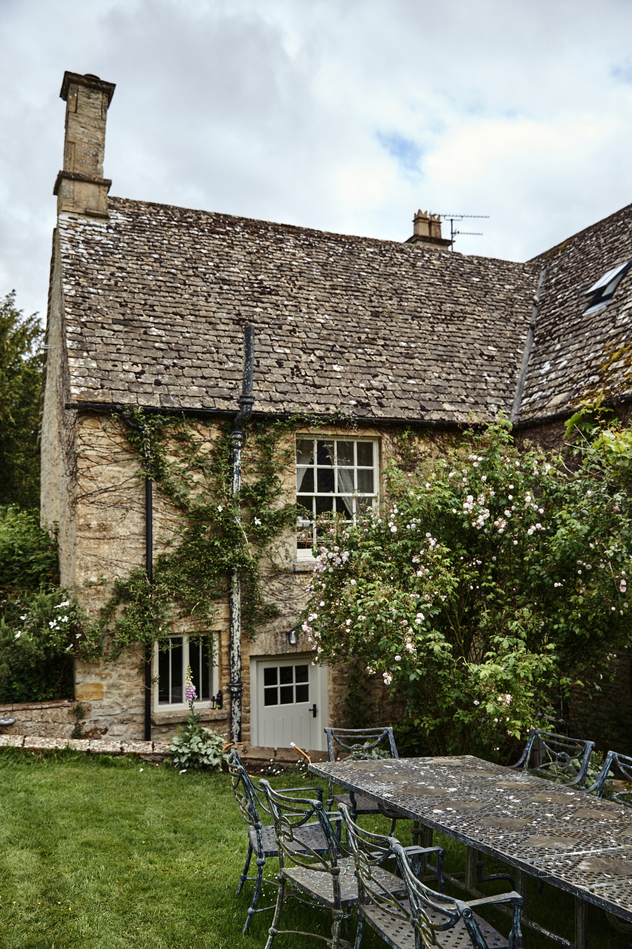 Vergelijkbare tuinmeubels Lazy Susan tuinmeubelen. vtwonen Landelijk 12-2025 | productie Living Inside | fotografie Brent Darby