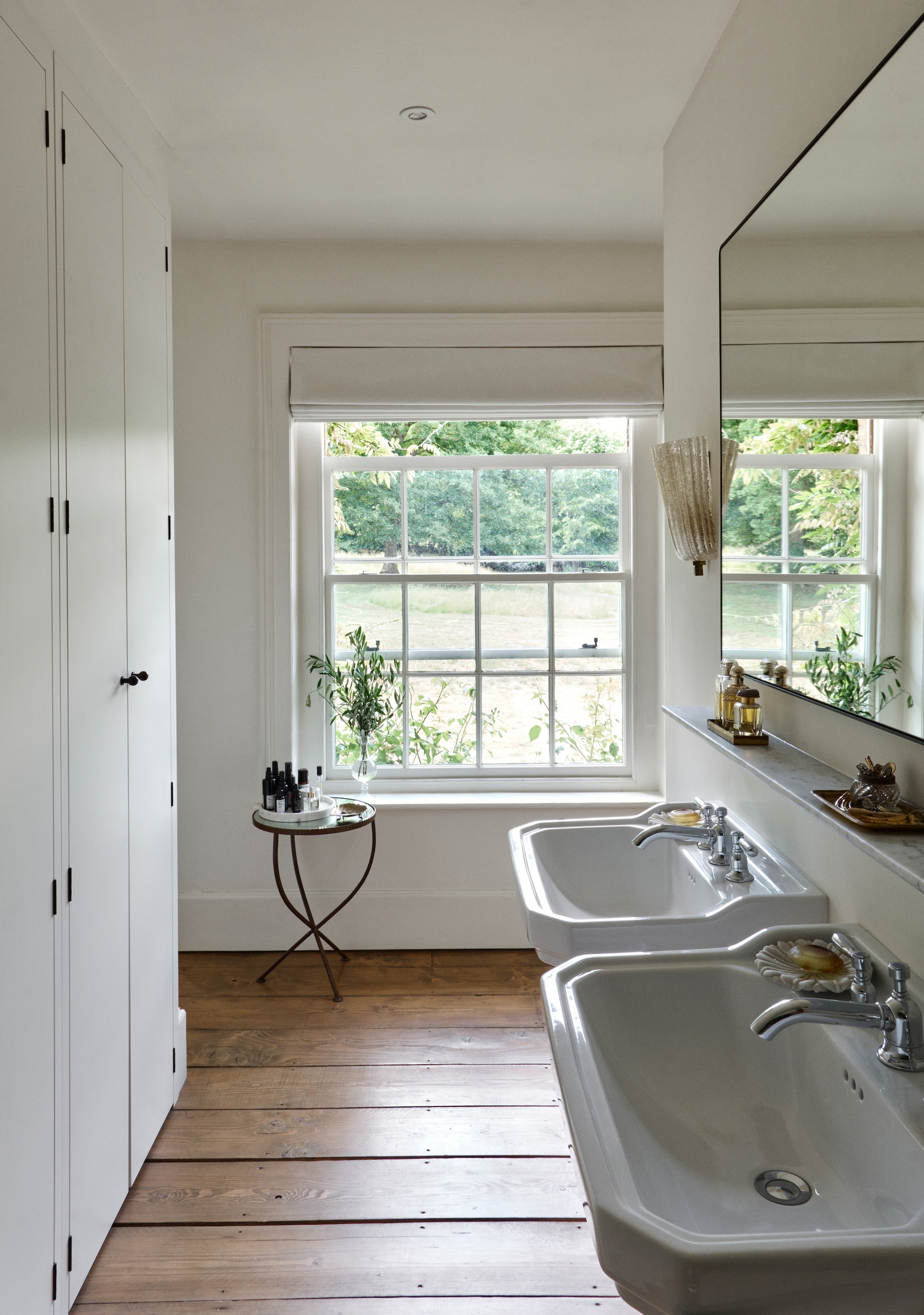 Soortgelijke kranen en wastafels Hudson Reed. vtwonen 12-2025 | productie Living Inside | styling Ali Heath | fotografie Brent Darby